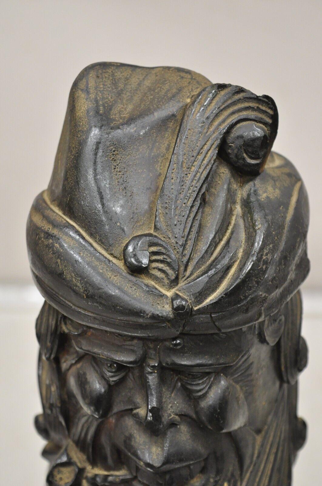 XIXe siècle A.I.C. Black Forest Wood Wood Figural Bearded Man Lidded Tobacco Jar, 19ème siècle. en vente