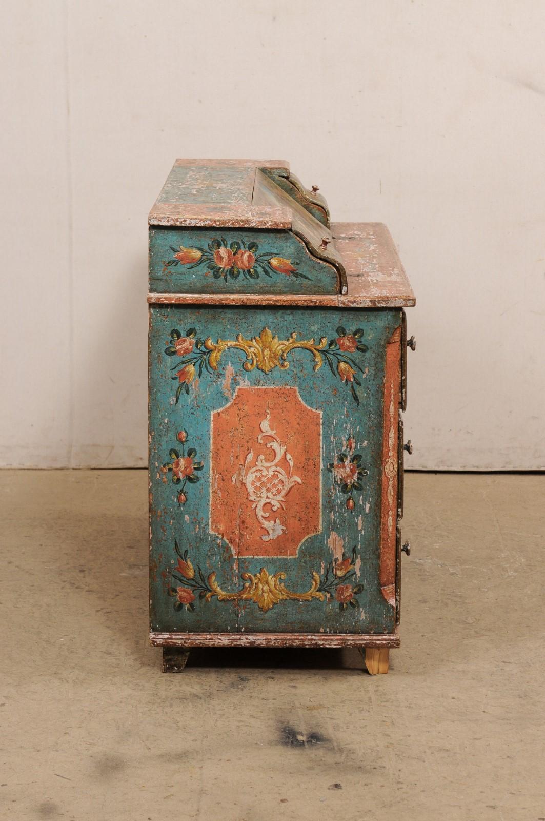 Coffre de majordome européen du 19e siècle avec sa finition d'origine magnifiquement peinte à la main en vente 3