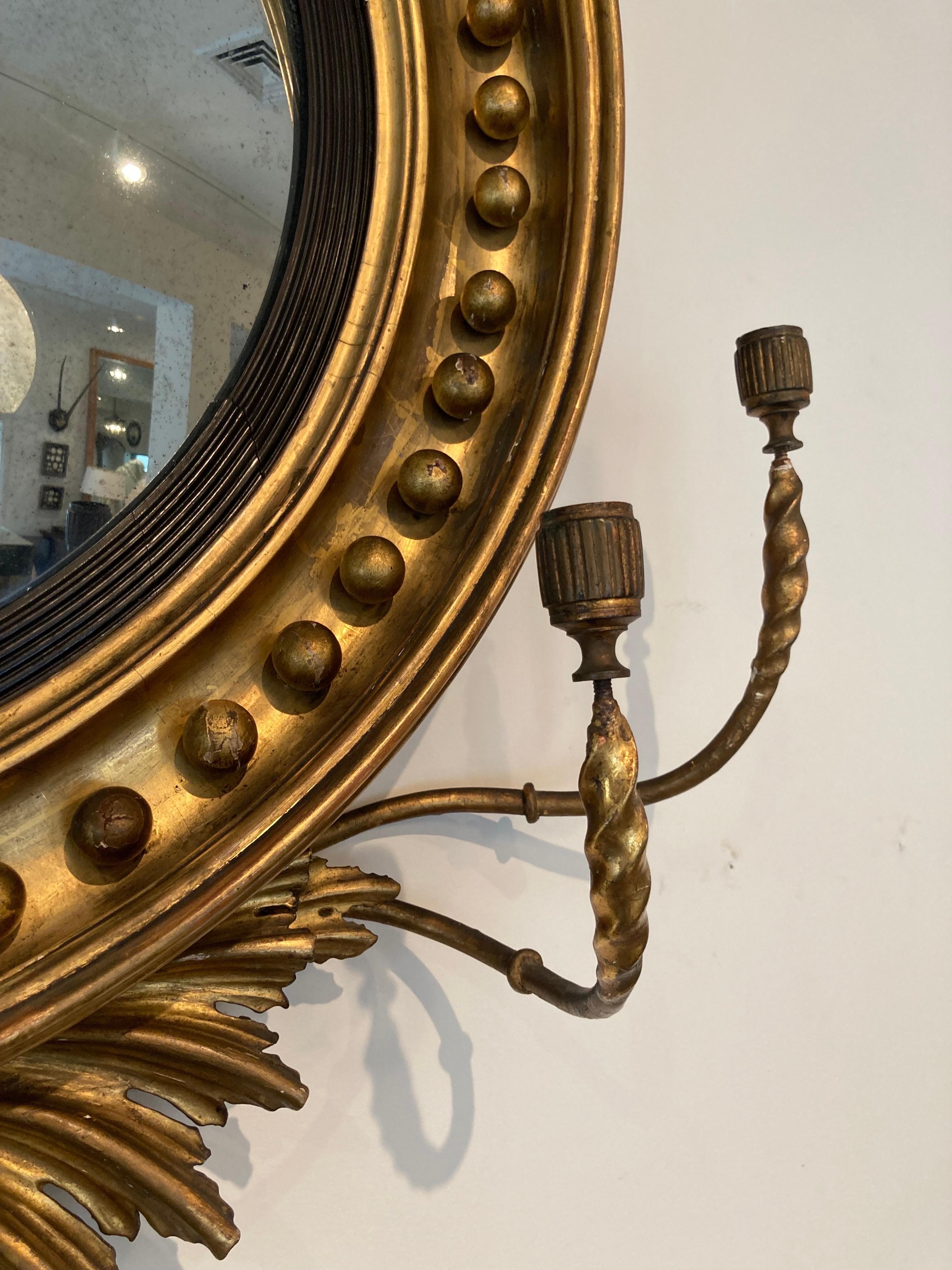 XIXe siècle Miroir d'aigle en bois doré sculpté du 19e siècle, style fédéral en vente