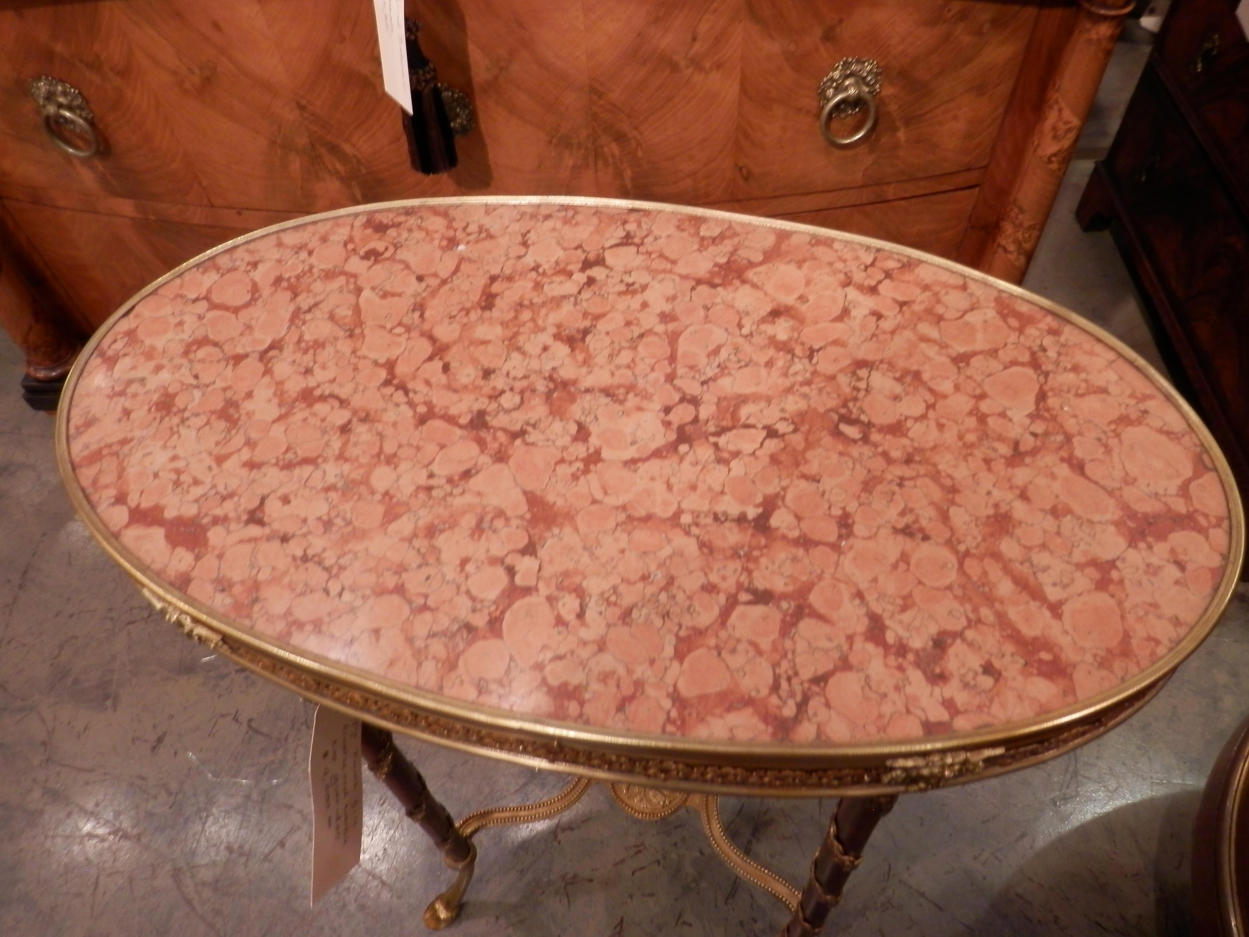 Doré table Guéridon du 19ème siècle en bronze doré et marbre en vente