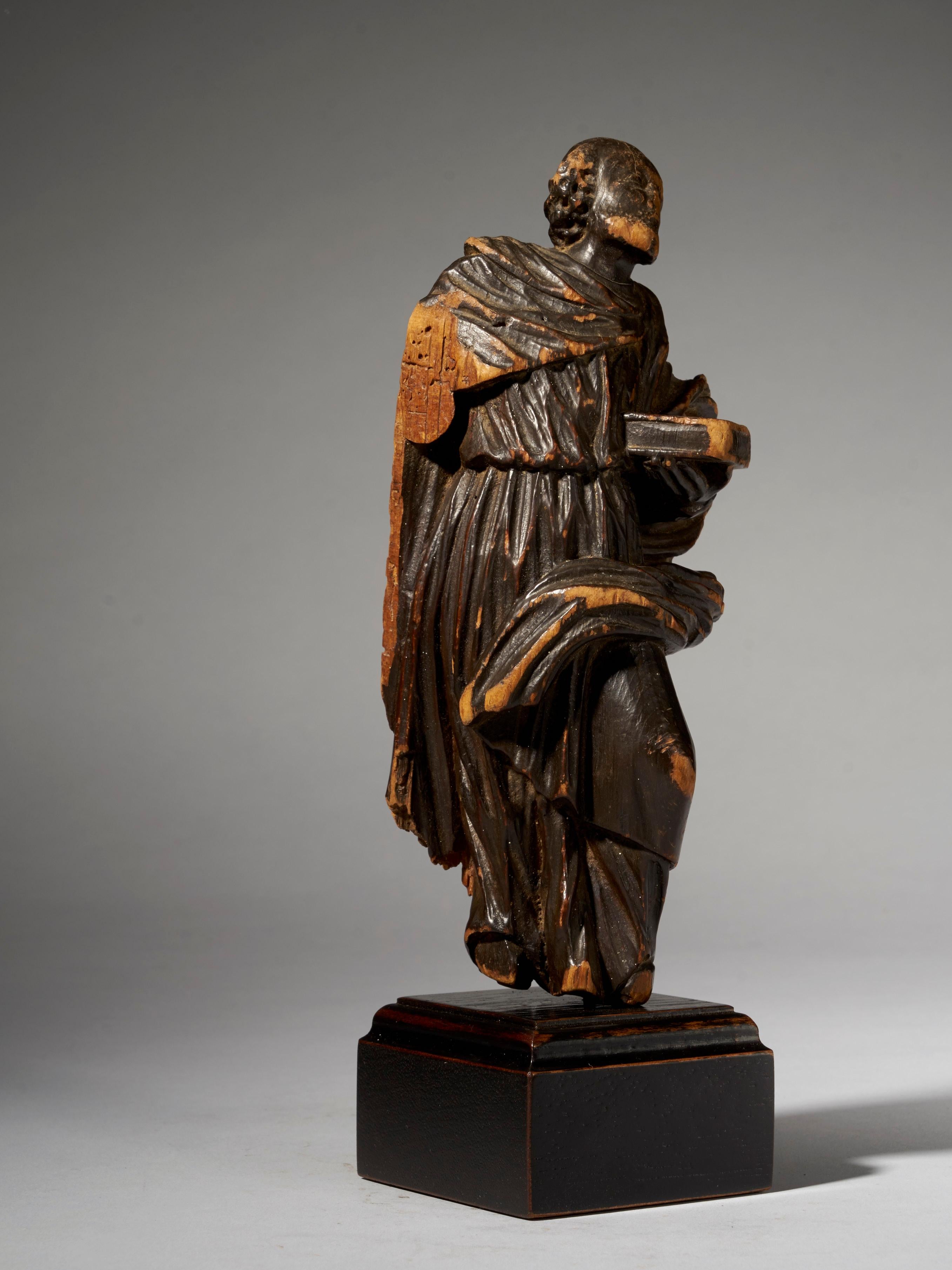 19th Century Flemish School, Wooden Statue of Moses Holding the Ten Commandments In Good Condition In Leuven , BE