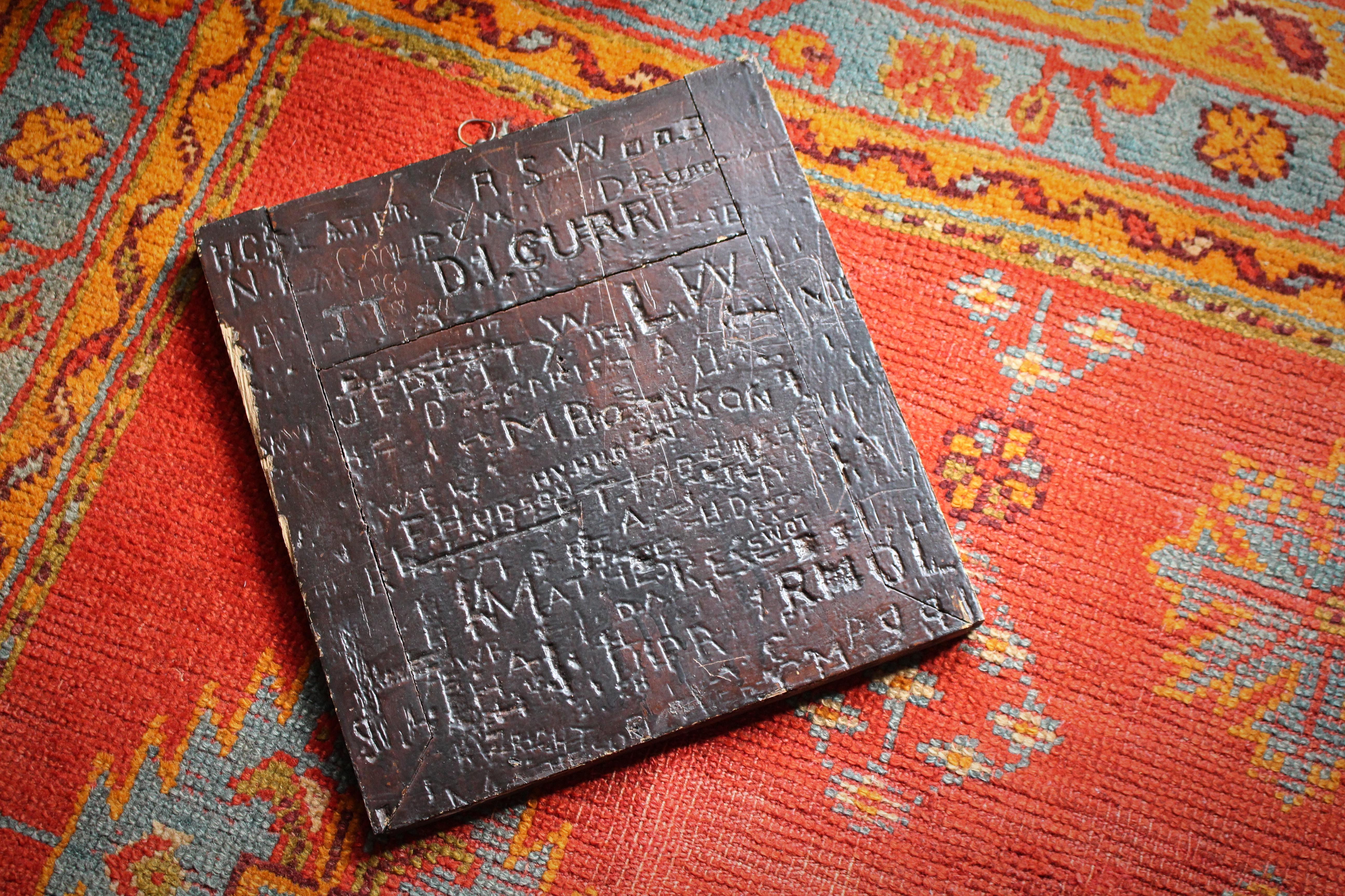 19th C Folk Art Graffitied Oak Panel “Leeds Grammar School Founded 1552” Curio In Good Condition For Sale In Lowestoft, GB