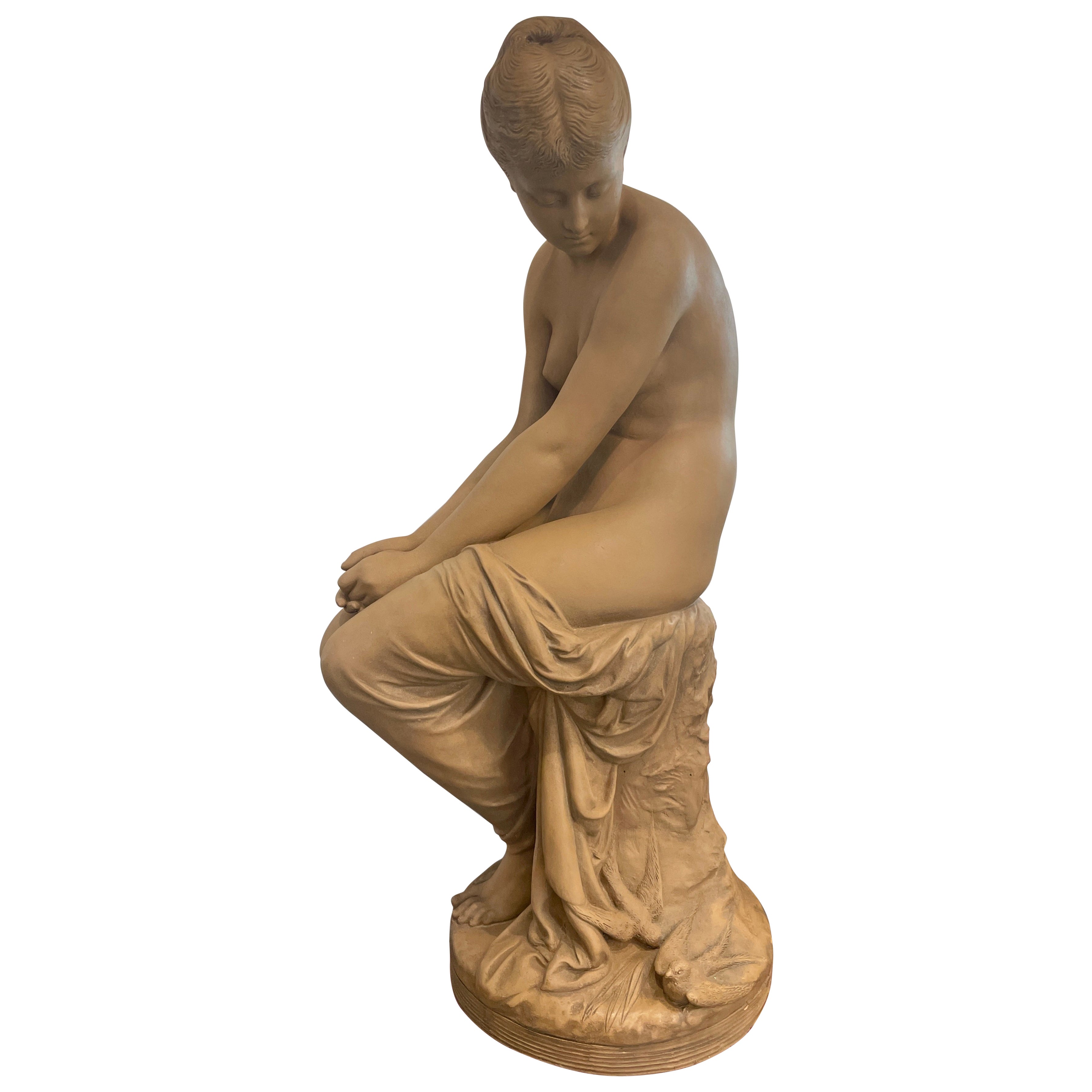 Scultura in terracotta color taupe firmata Antique French del 19° secolo con donna e passeri in vendita