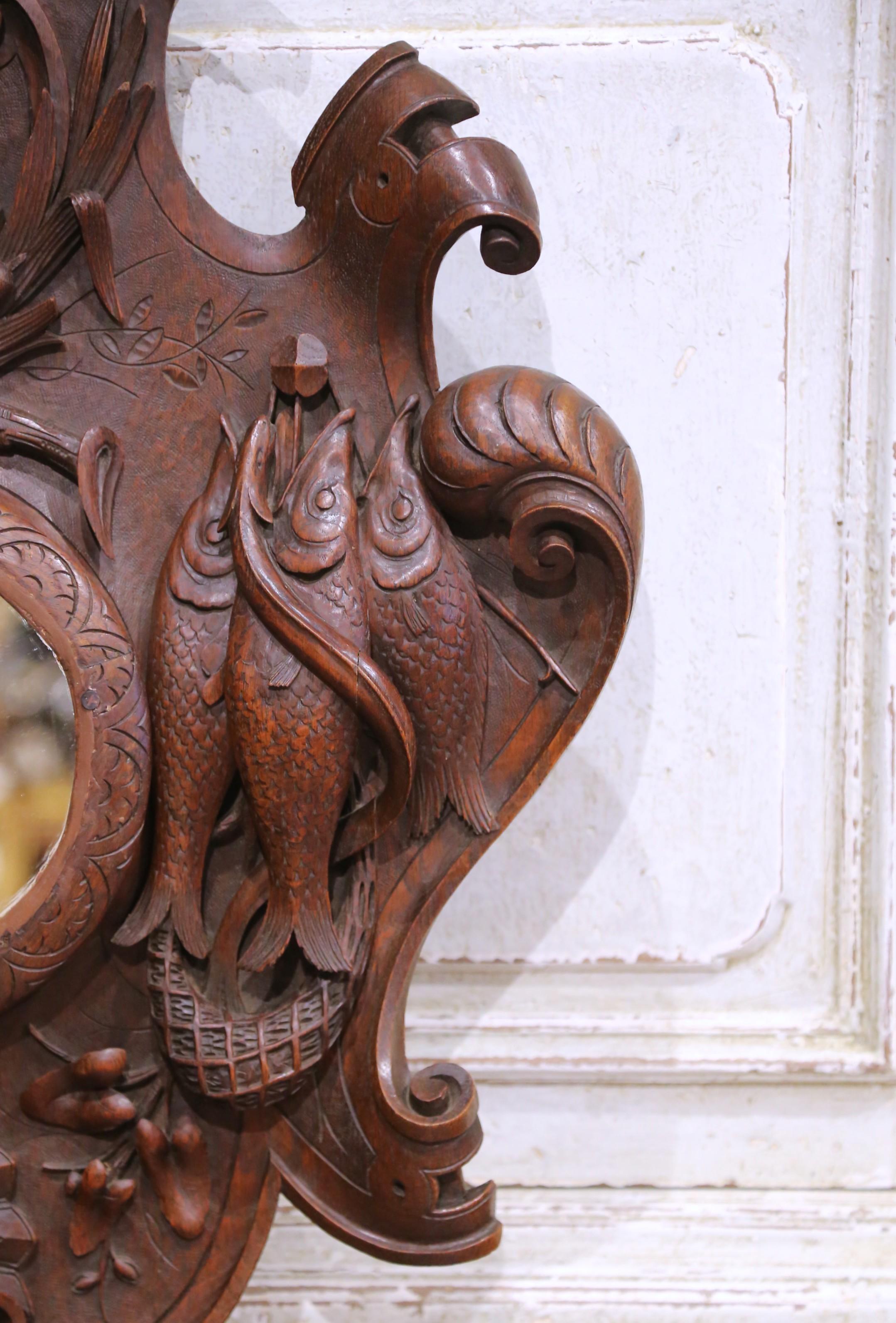 Panel de caza de pared francés del siglo XIX tallado en nogal de la Selva Negra con espejo central en Excelente estado para la venta en Dallas, TX