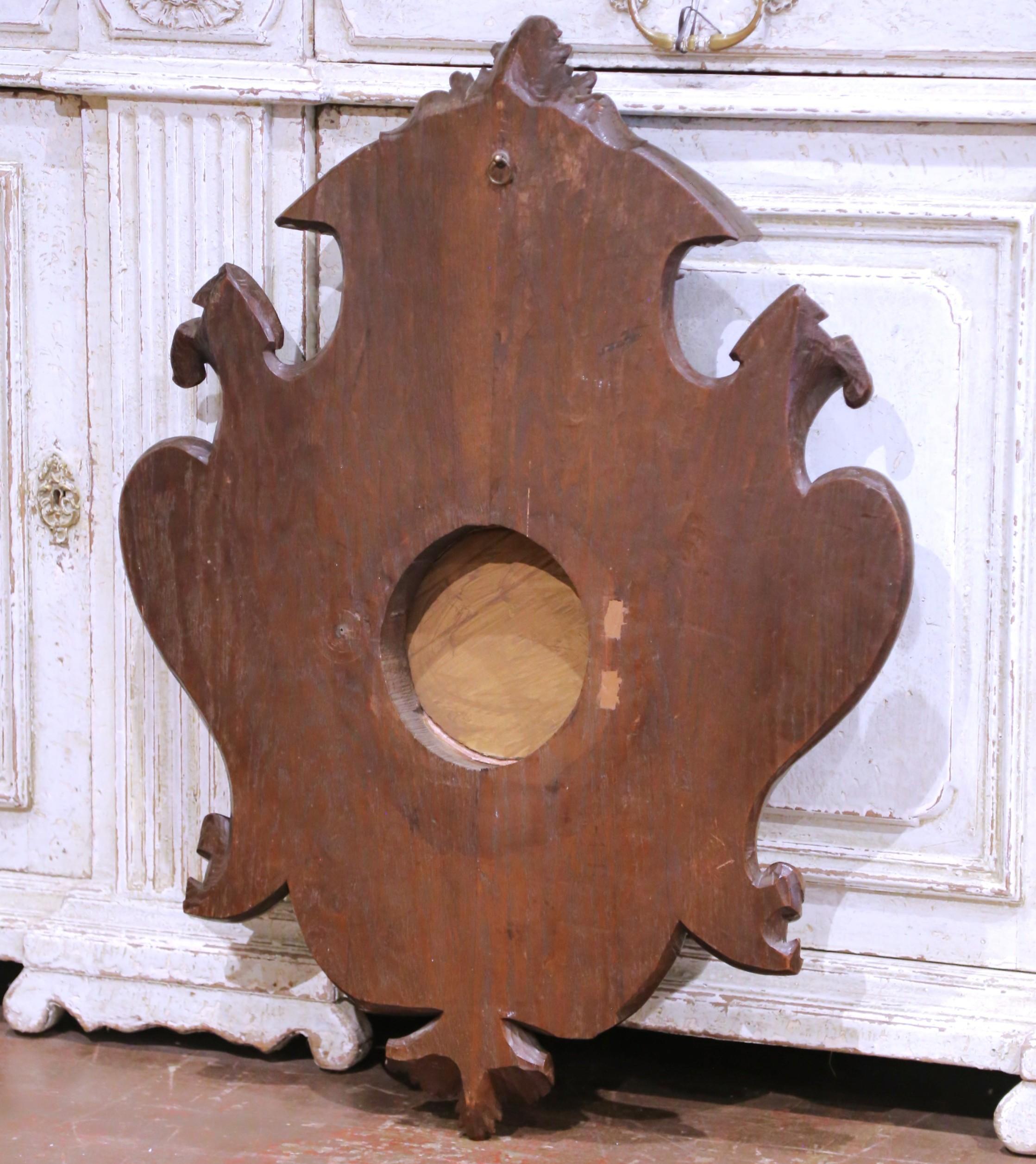 Panel de caza de pared francés del siglo XIX tallado en nogal de la Selva Negra con espejo central en venta 2