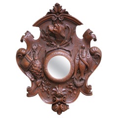 Pannello da caccia da parete in noce intagliato Black Forest francese del XIX secolo con specchio centrale