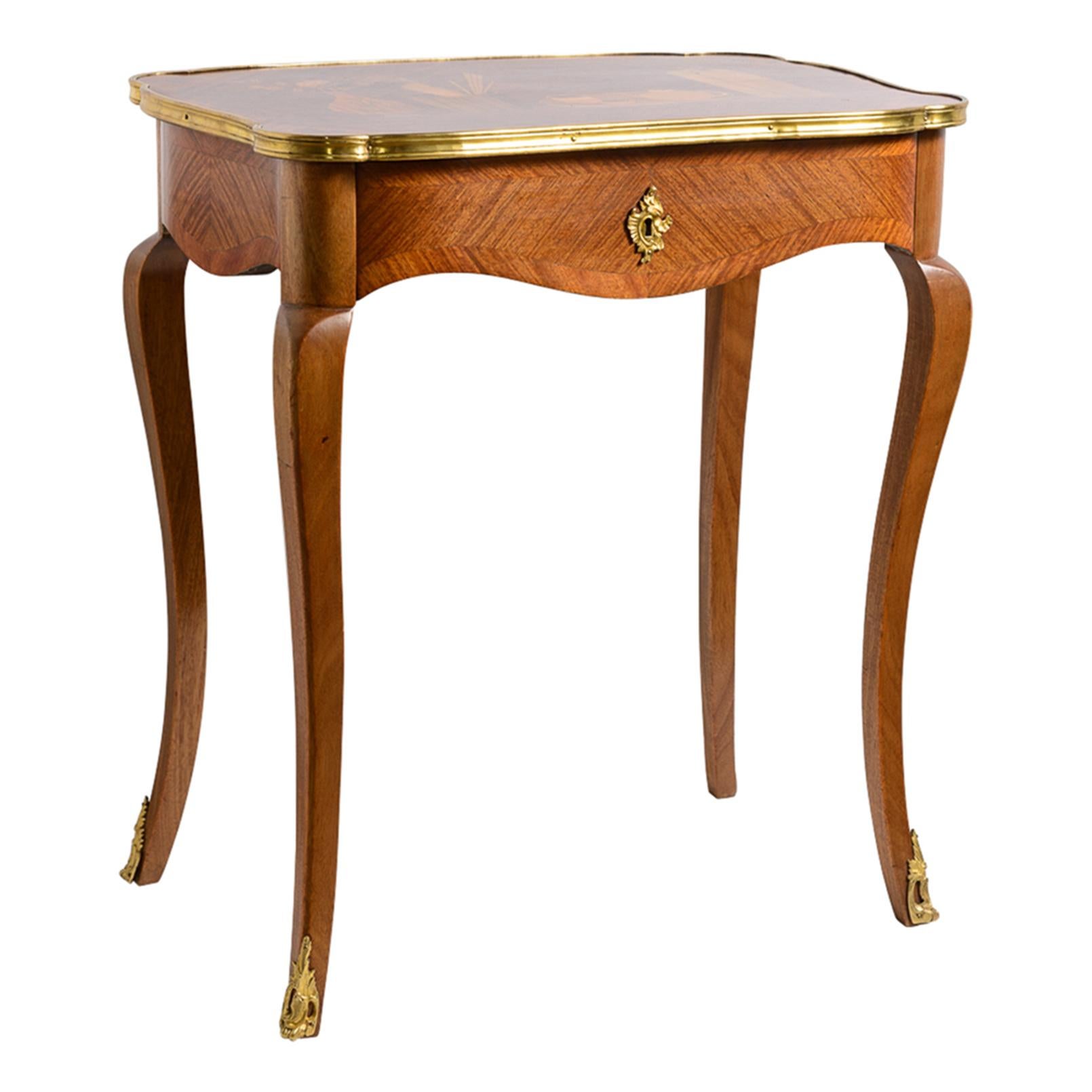 Table à thé marquetée française avec motif japonais, vers 1880 en vente 2
