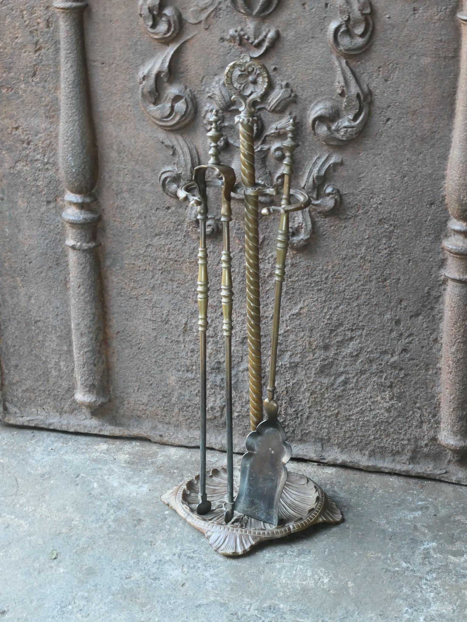 19th C. French Brass Napoleon III Fireplace Tool Set In Good Condition For Sale In Amerongen, NL