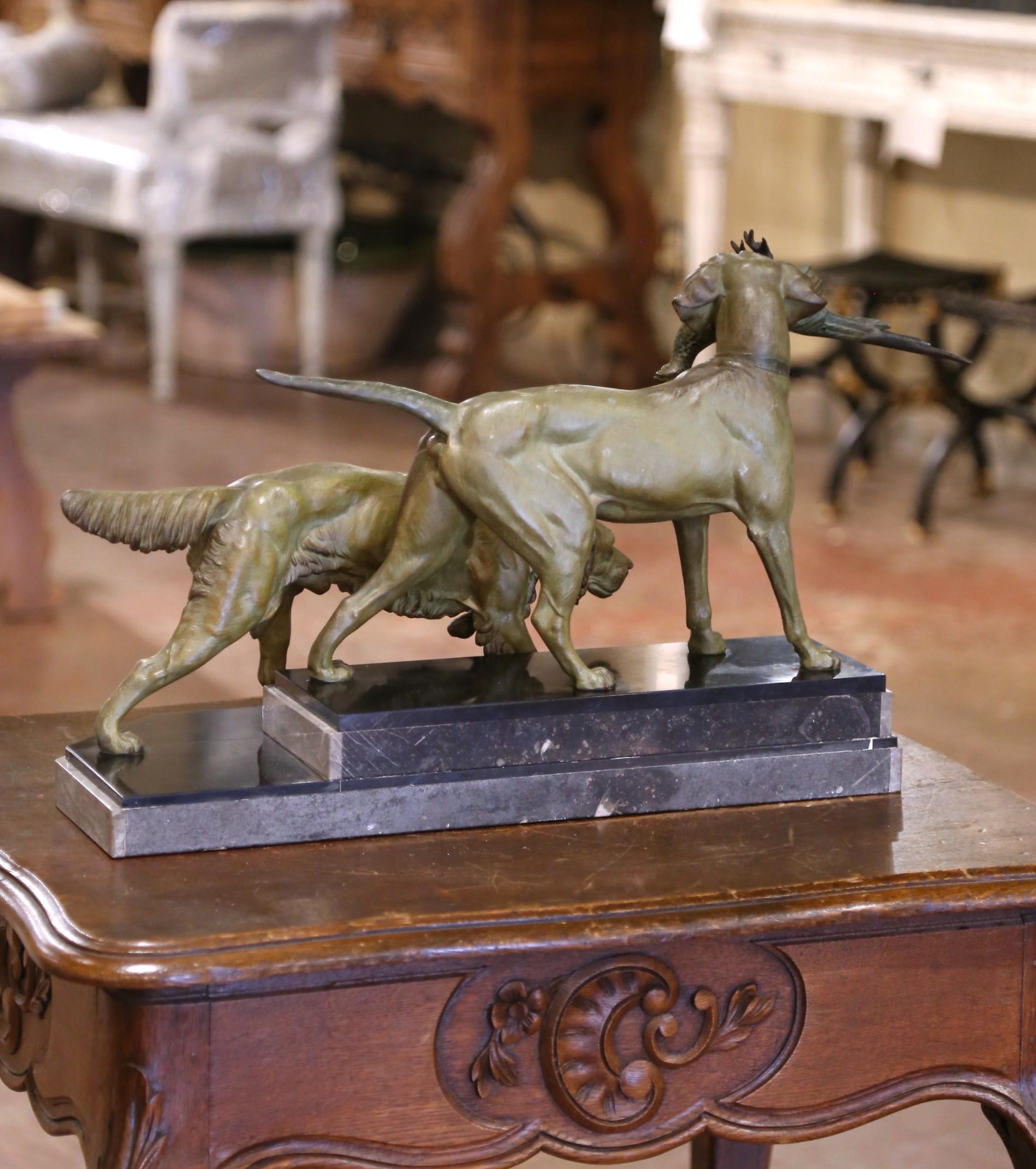 19. Jh. Französische Bronzeskulptur für Jagdhunde auf Marmorsockel, signiert C. Masson im Angebot 4