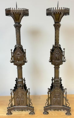Candelieri d'altare gotici francesi in zinco bronzato del XIX secolo