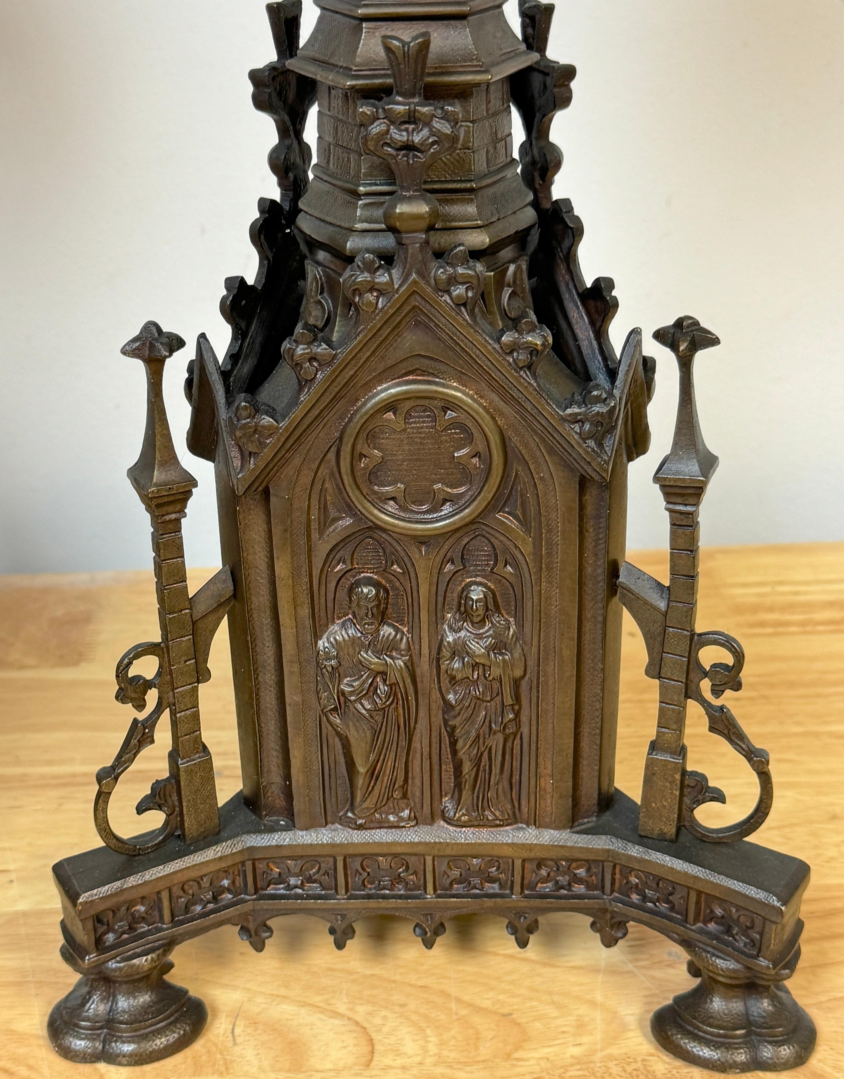 Candelieri d'altare gotici francesi in zinco bronzato del XIX secolo in vendita 1