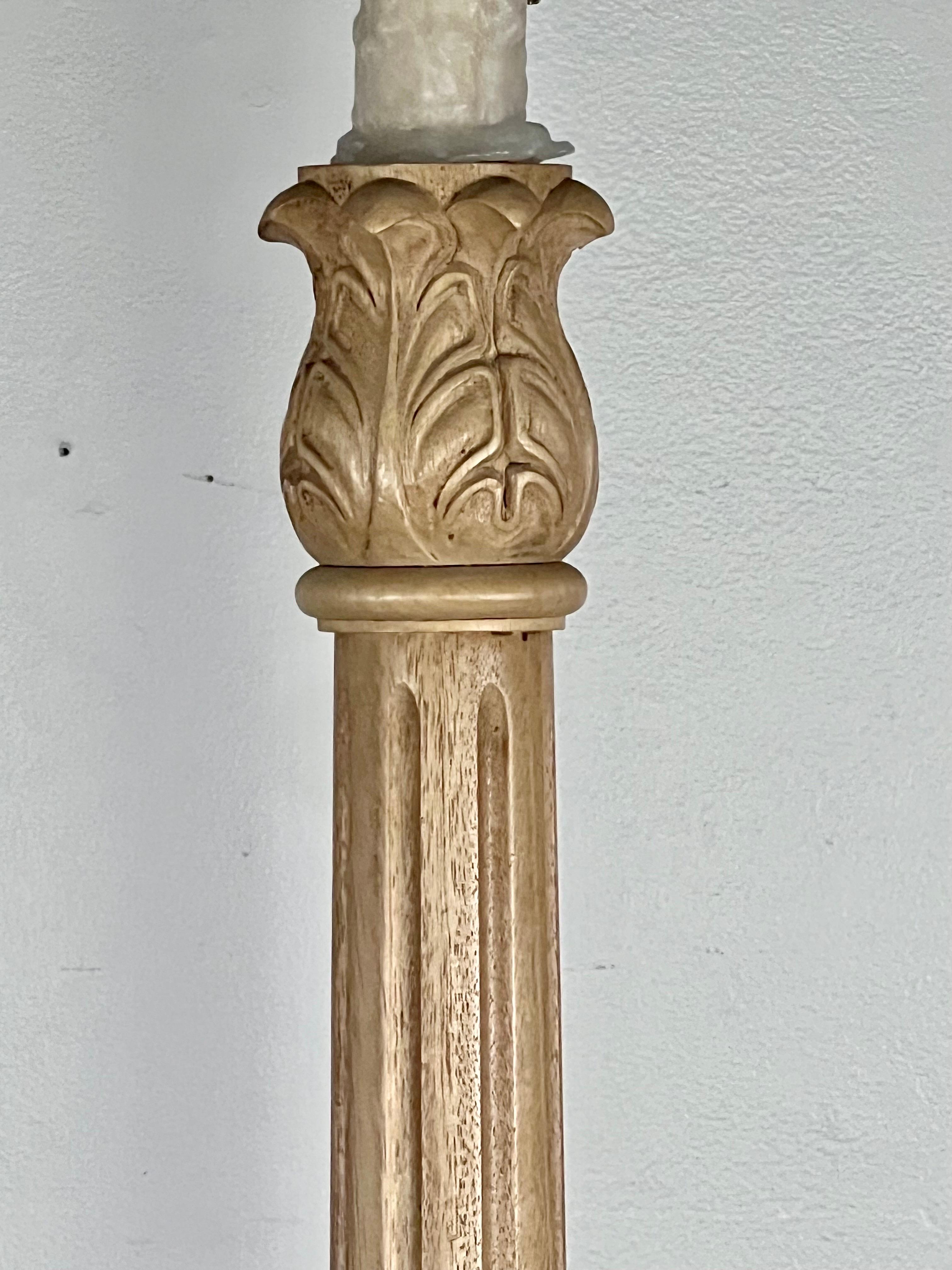 19. Jahrhundert Französisch geschnitzt gestrandet Nussbaum Stehlampe im Angebot 1