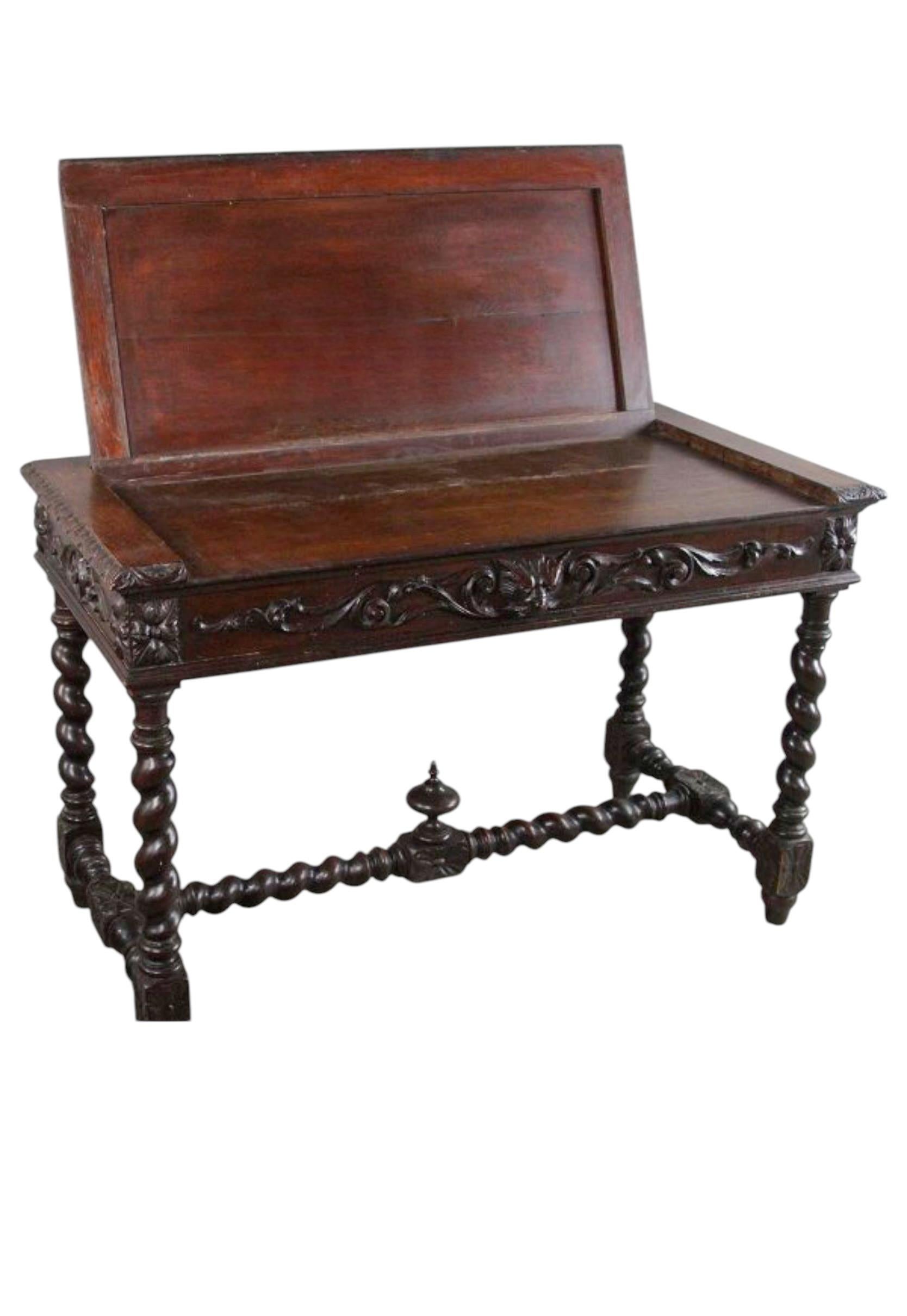 XIX sec. Scrivania/tavolo in Oak Oak Twist intagliato francese con piano di appoggio sollevabile In condizioni buone in vendita a Kennesaw, GA