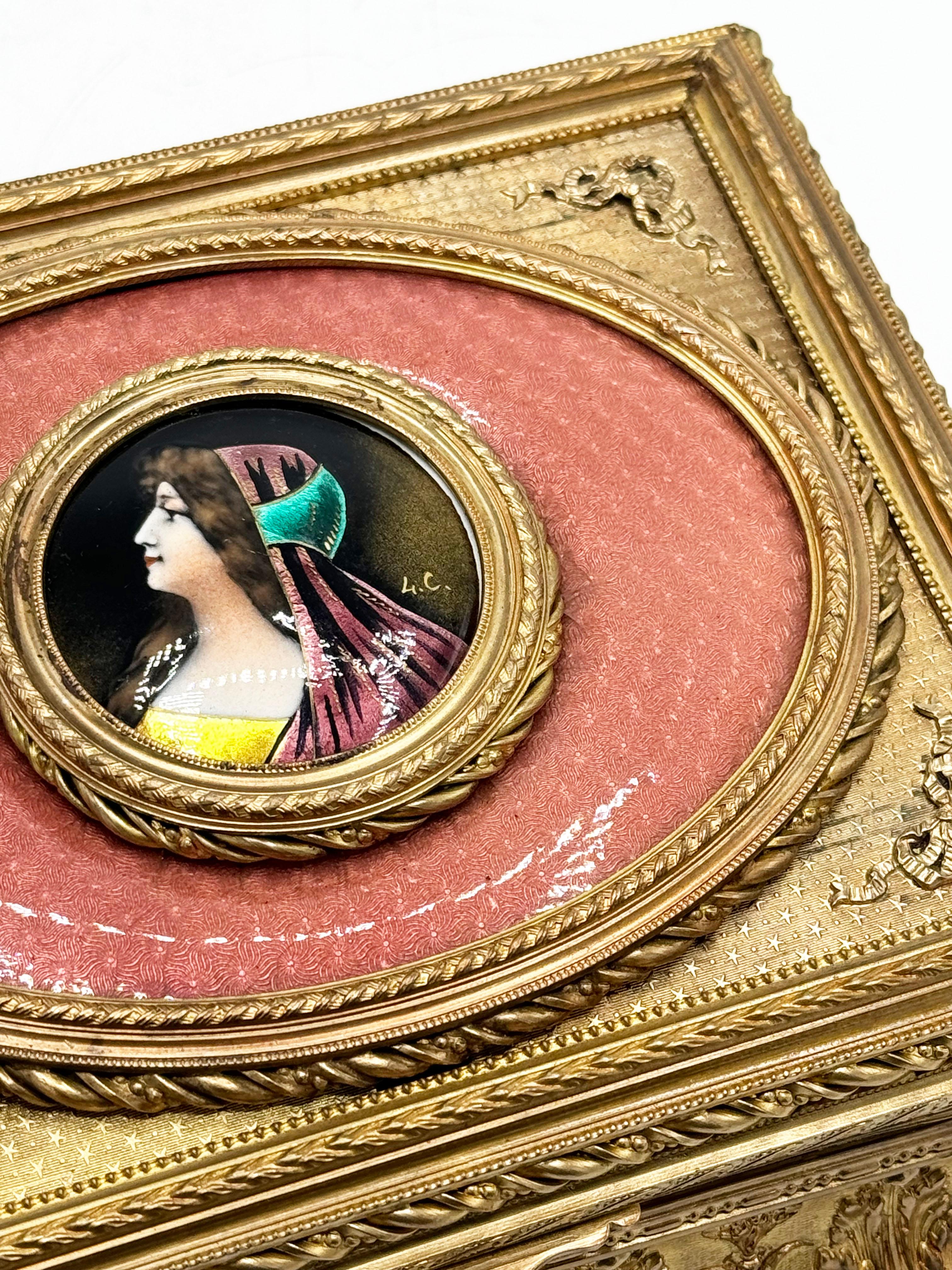 19th C. French Charming Bronze Jewelry Box with Limoges enamel In Good Condition In Autonomous City Buenos Aires, CABA