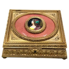 Encantador joyero francés de bronce del s. XIX con esmalte de Limoges