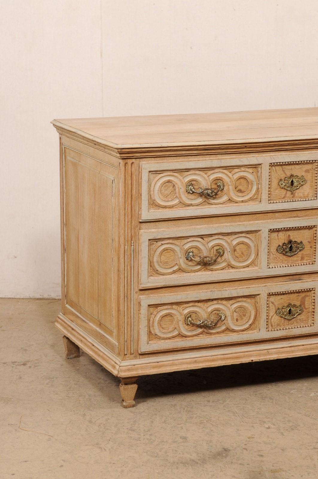 19th C. French Commode w/ Beautifully Detailed Drawer Fronts In Good Condition For Sale In Atlanta, GA