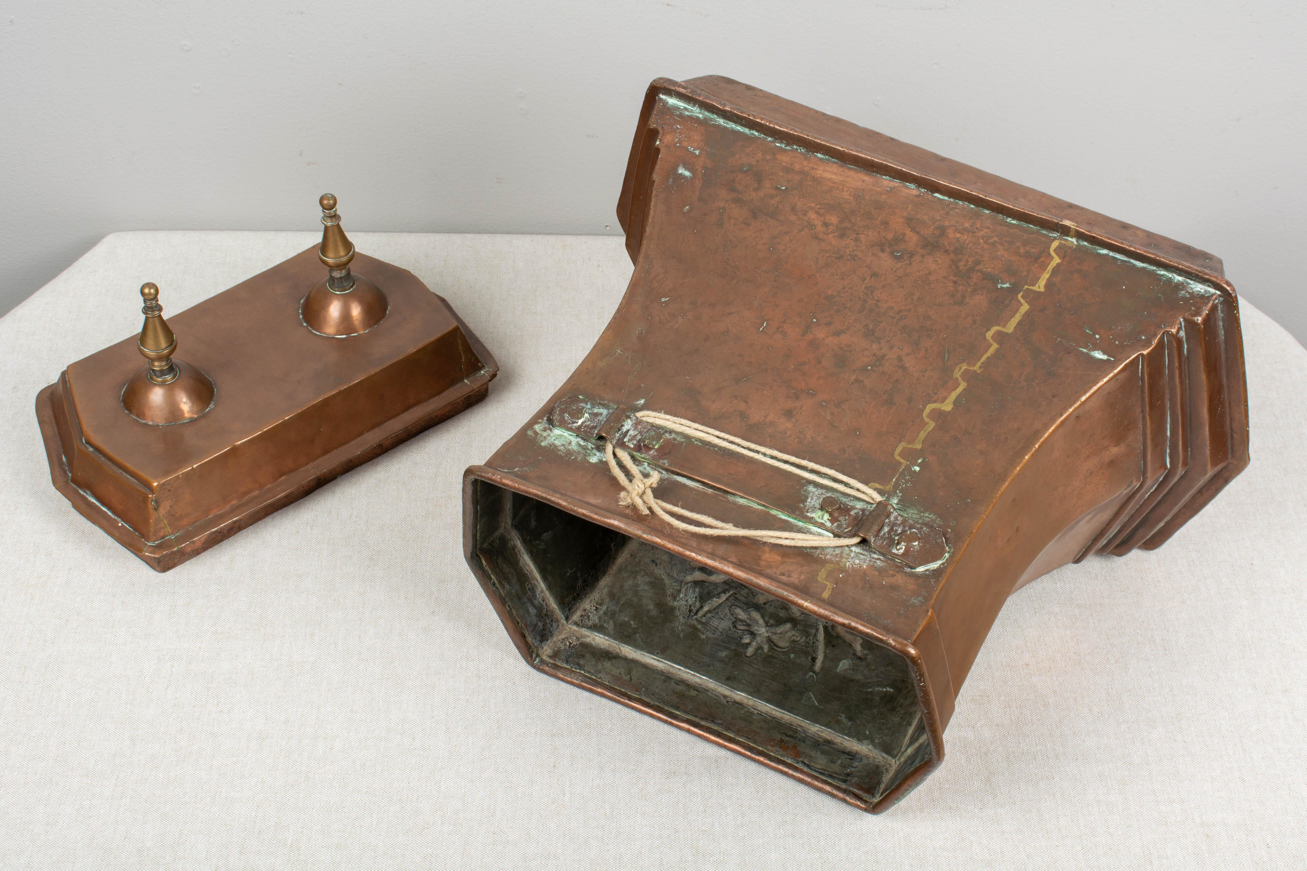 19th Century French Copper Lavabo 3