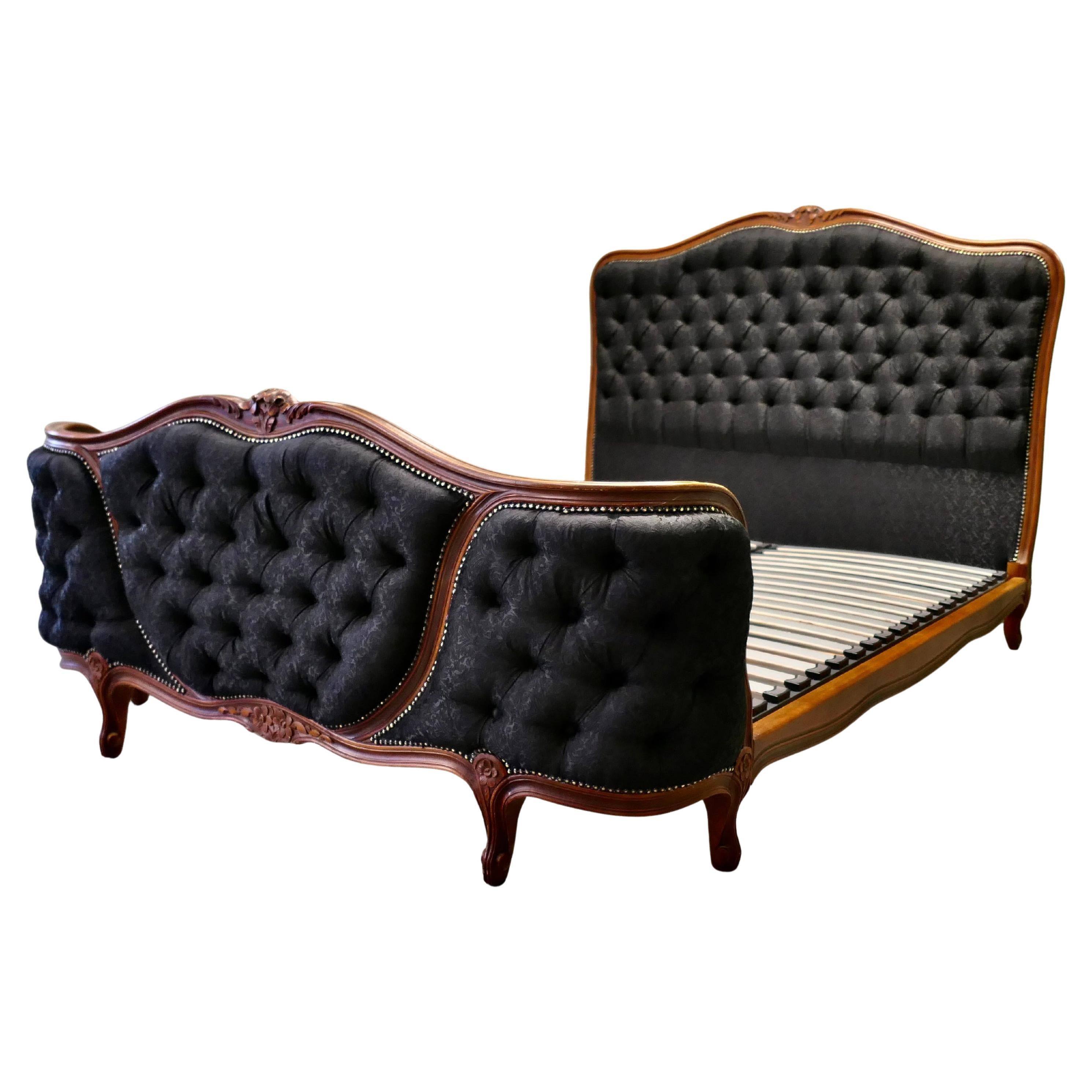 A.I.C.C. lit double en corbielle du 19e siècle   Il s
agit d
un lit Corbielle très impressionnant en vente