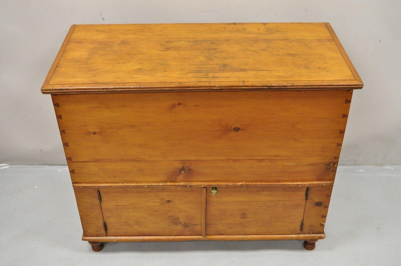 19th C. French Country Primitive Pine Wood 2 Tier Dovetailed Farmhouse Dough Box For Sale 8