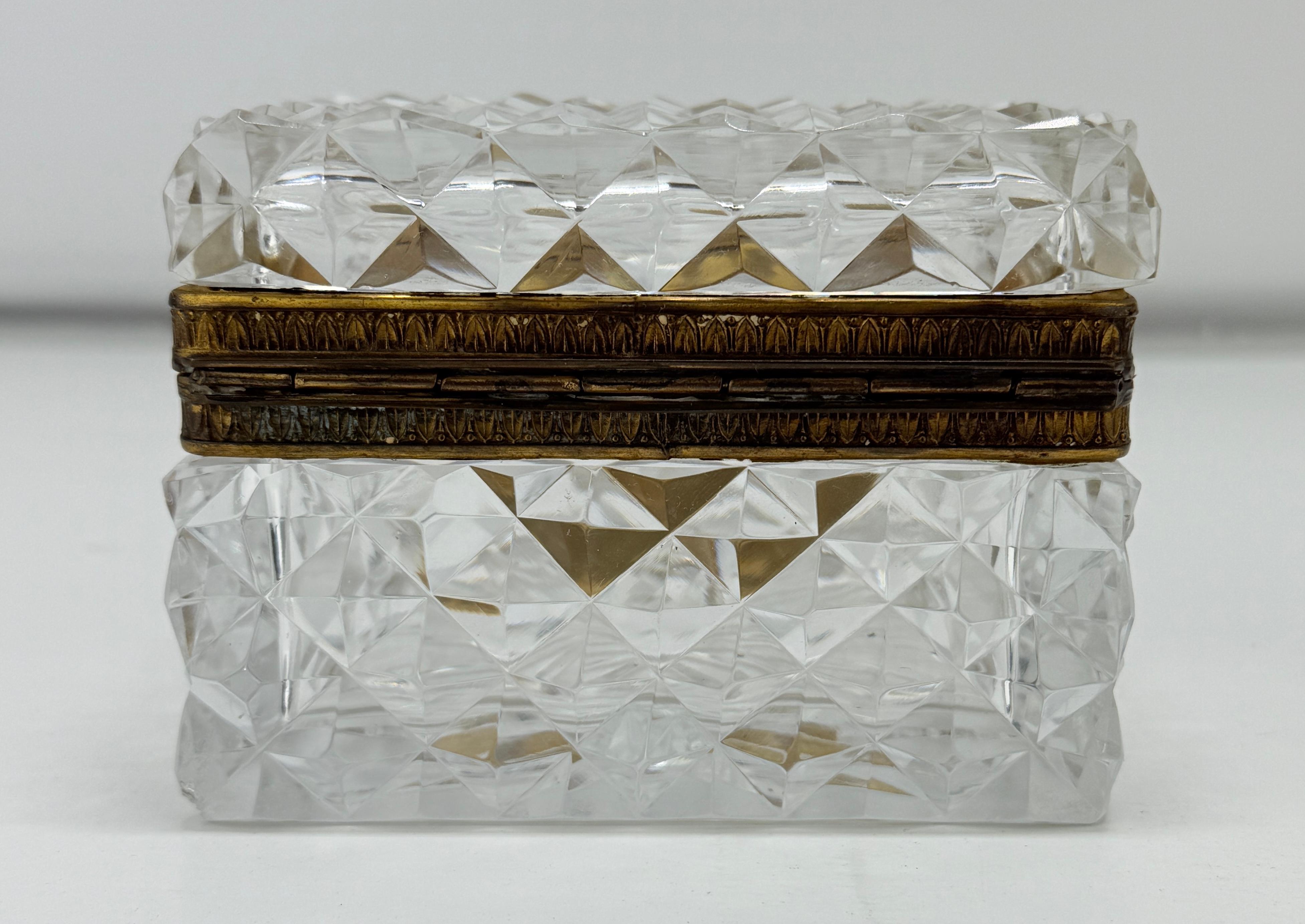 Francese A.I.C., cofanetto francese in cristallo tagliato e bronzo dorato Baccarat Attribuito in vendita
