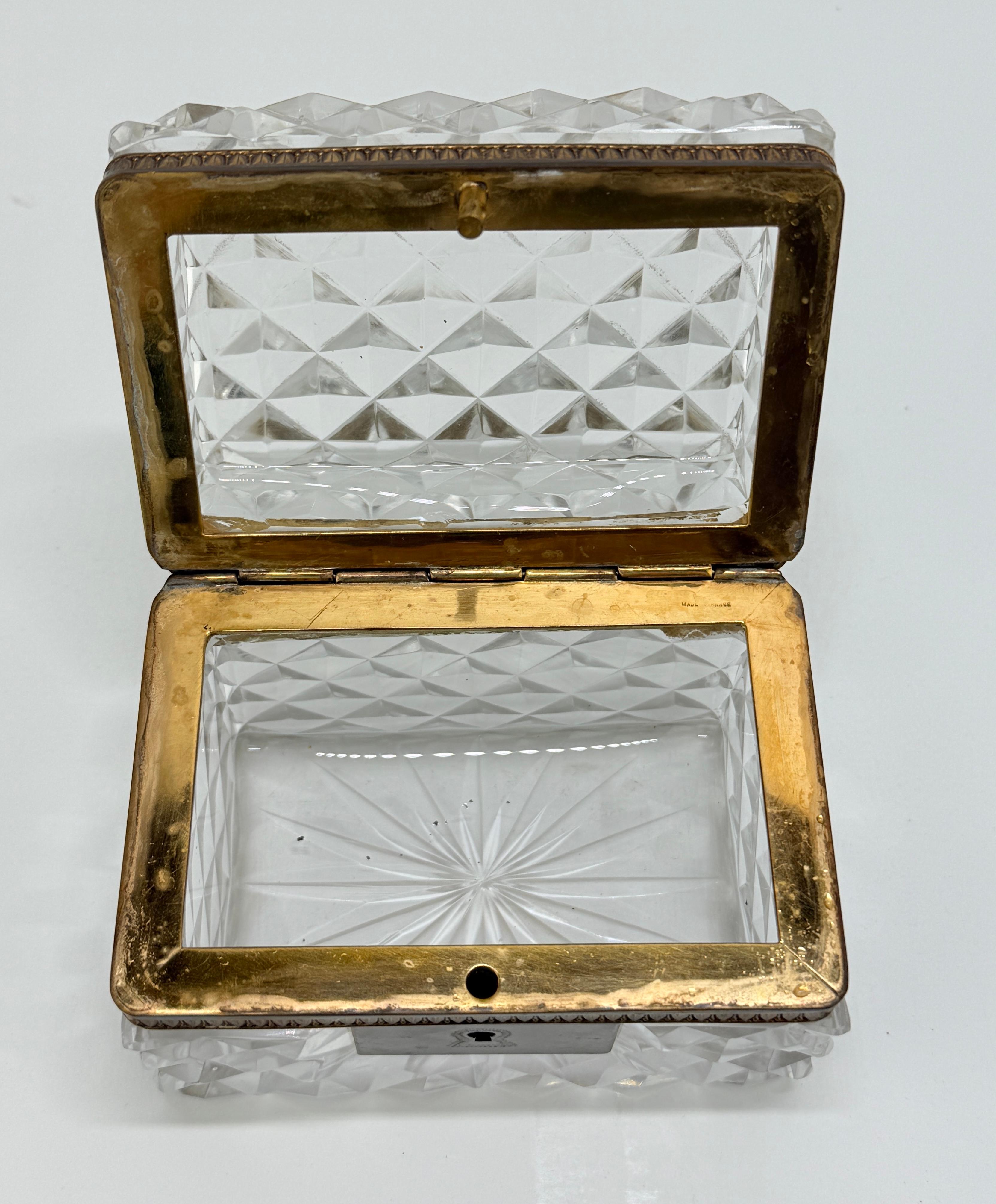 A.I.C., cofanetto francese in cristallo tagliato e bronzo dorato Baccarat Attribuito in vendita 1