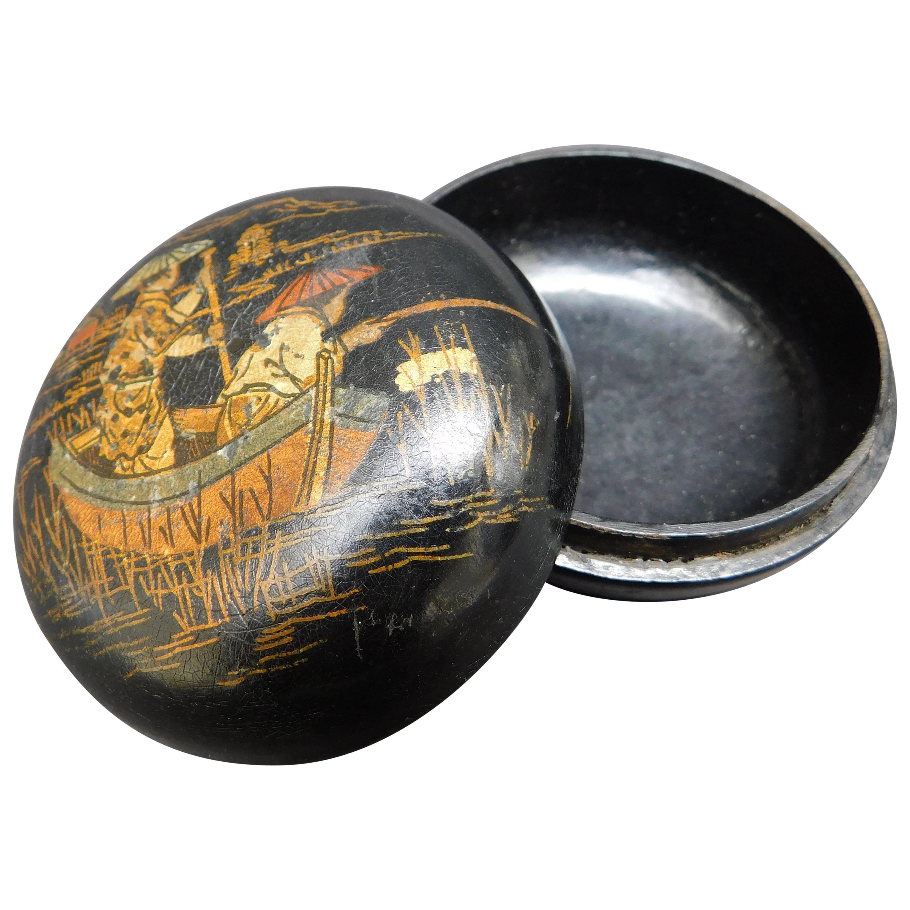 19th C French Decoupage Papier Mâché Box with Black and Gold Chinoiserie Décor For Sale