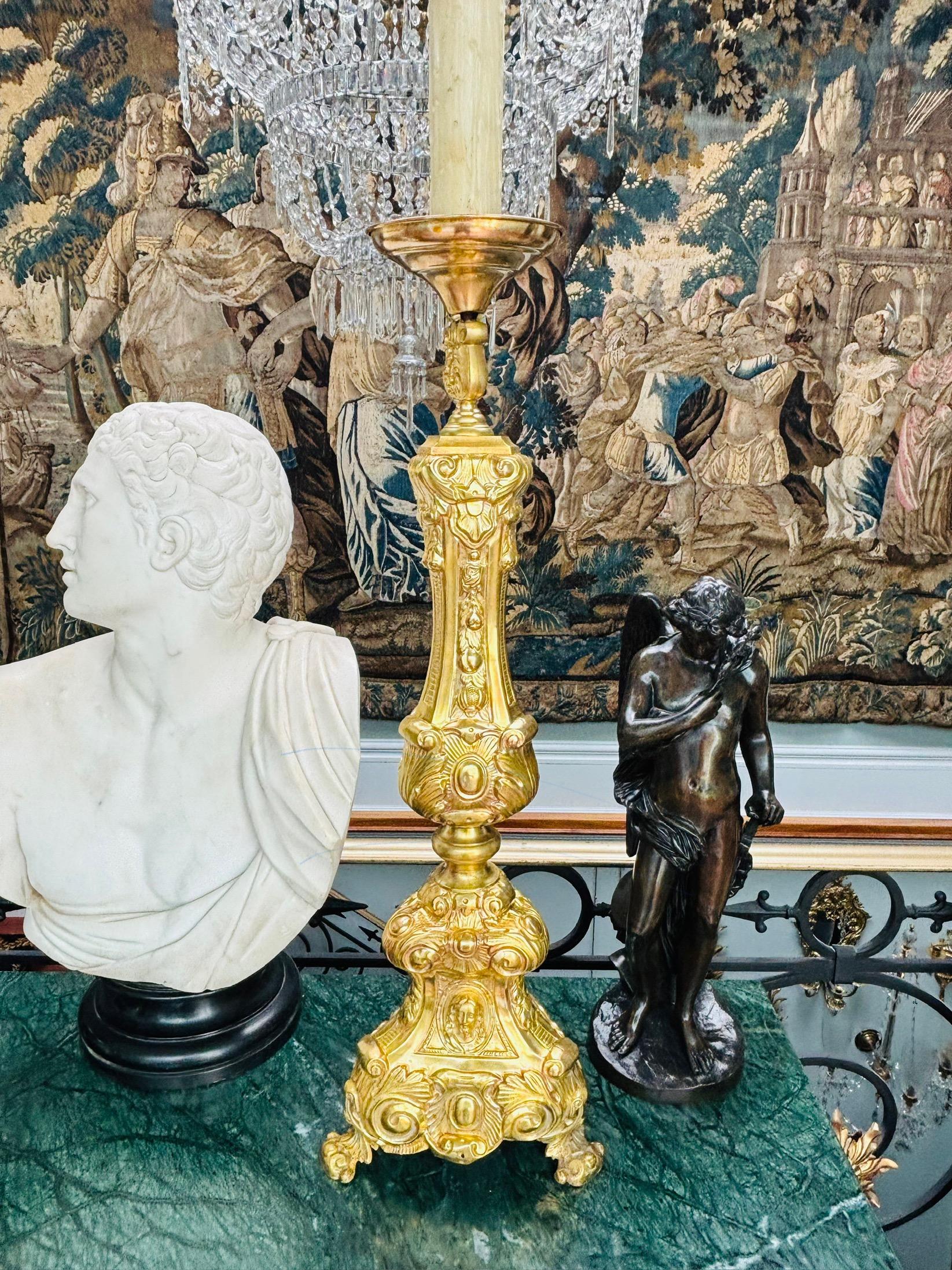 Candeliere ecclesiastico francese del XIX secolo trasformato in lampada in vendita 8