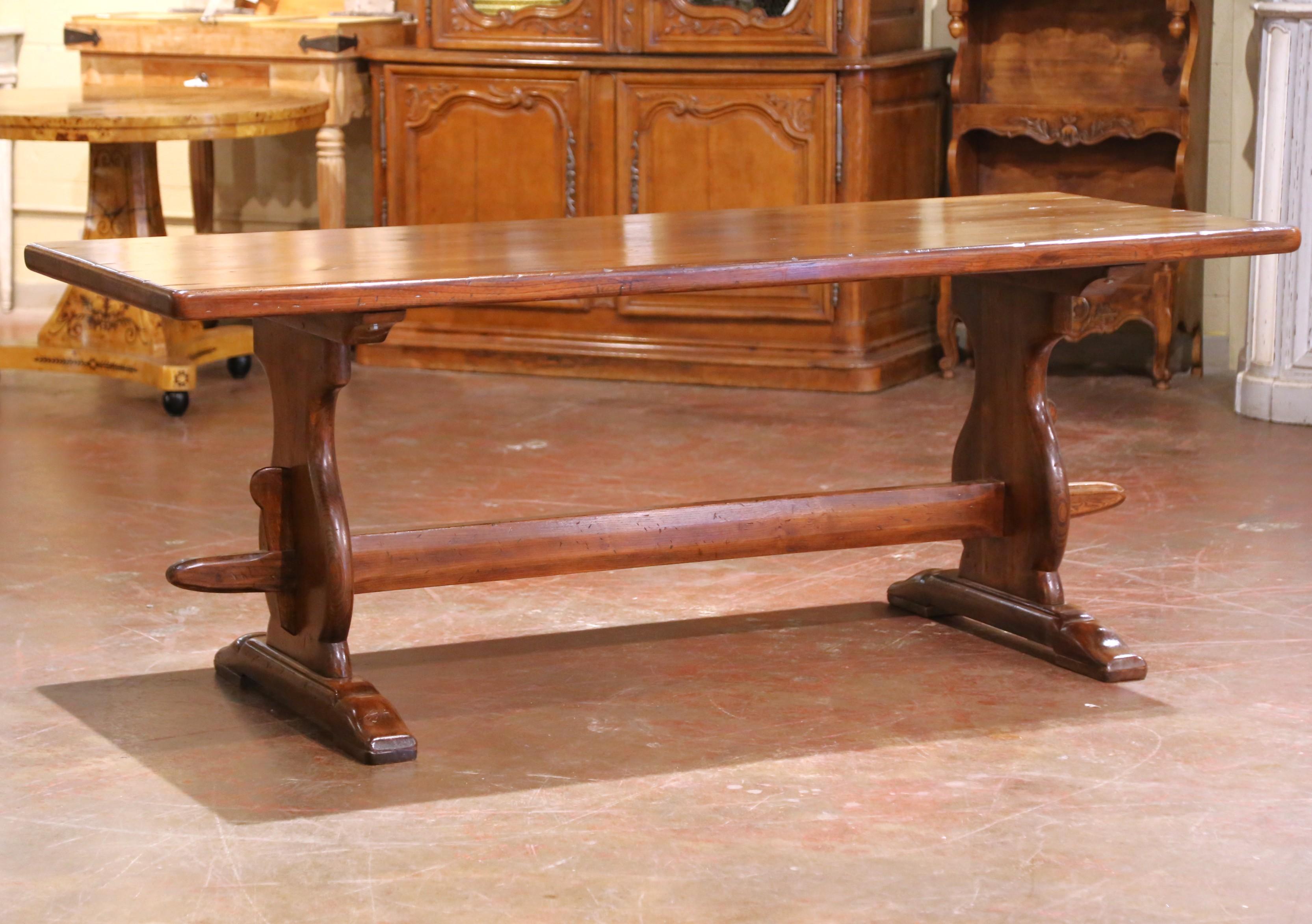 Louis XIII A.I.C. Table de ferme à réfectoire en orme français avec tréteaux et traverse en vente