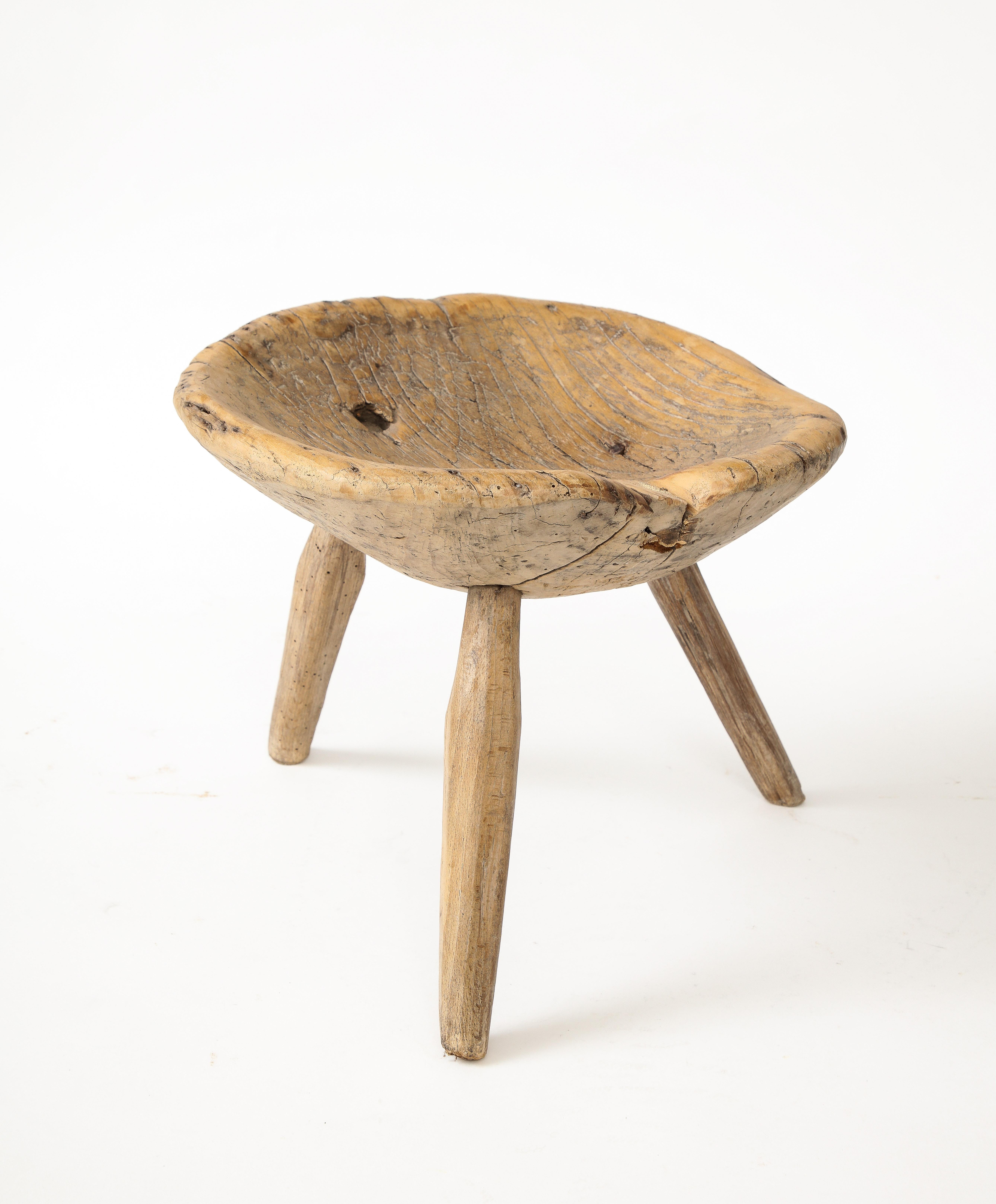 19th Century French Elm Shepherds Tripod Stool In Good Condition For Sale In Brooklyn, NY