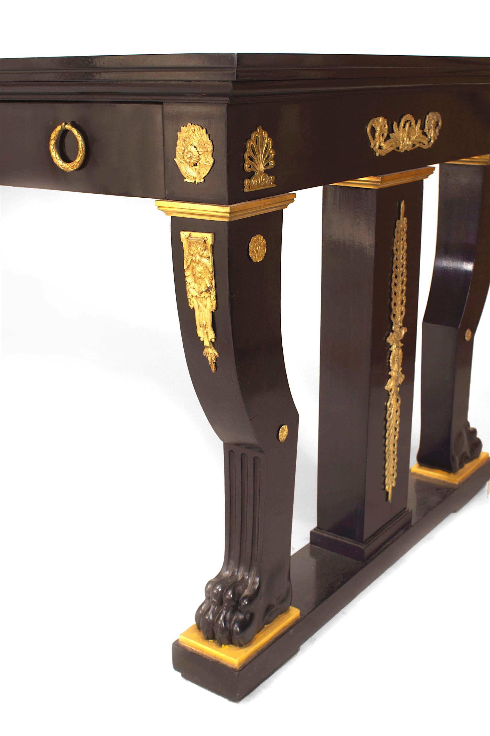 Schreibtisch aus ebonisiertem Mahagoni im französischen Empire-Stil des 19. Jahrhunderts (Französisch) im Angebot