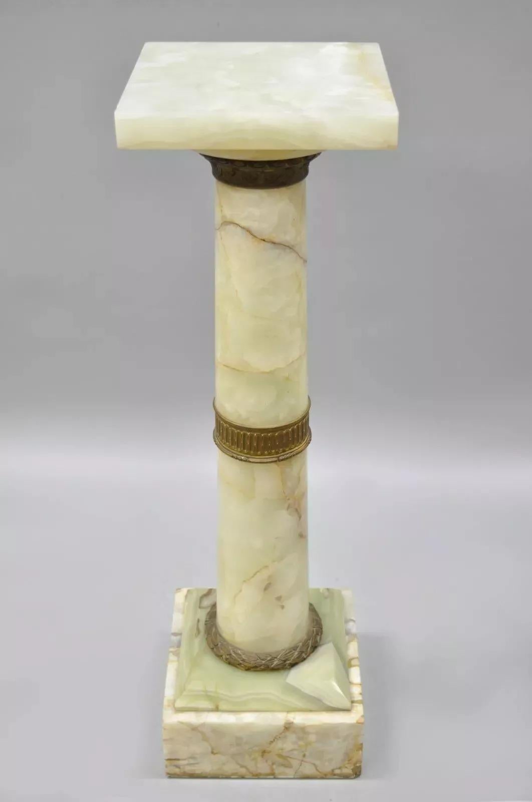 20ième siècle A.I.C. Onyx & Bronze Ormolu Statue Colonne Tournante The Pedestal en vente
