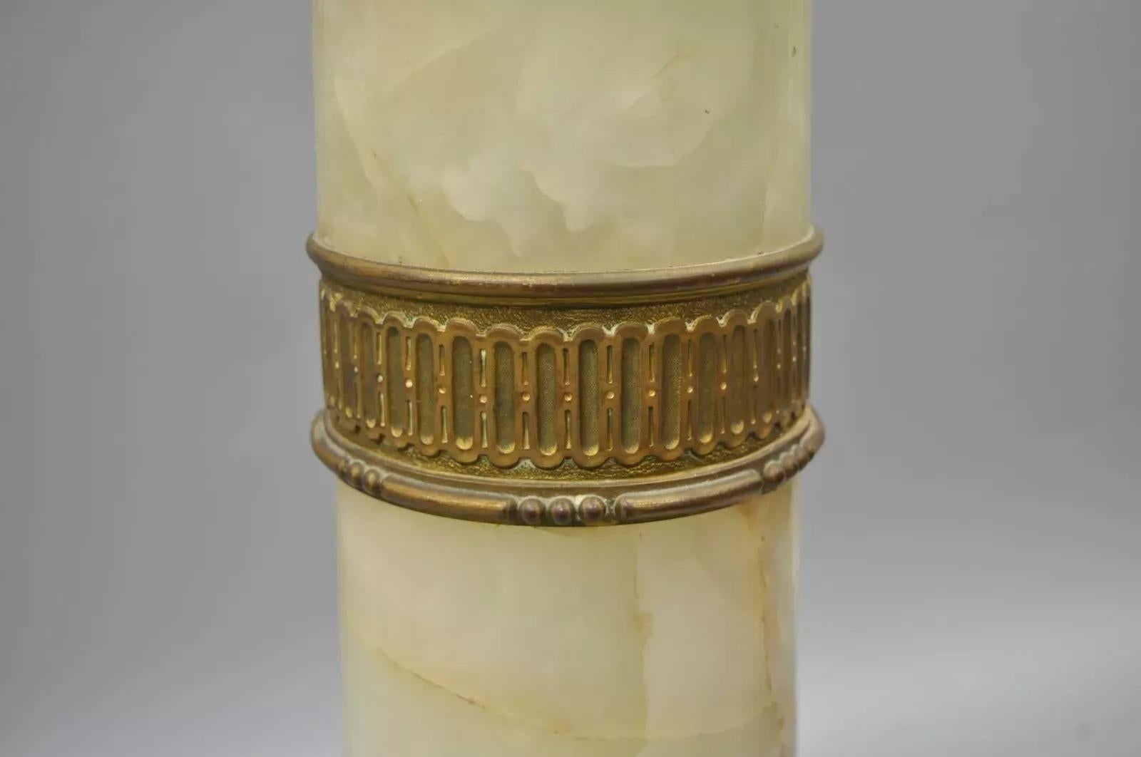 A.I.C. Onyx & Bronze Ormolu Statue Colonne Tournante The Pedestal en vente 1