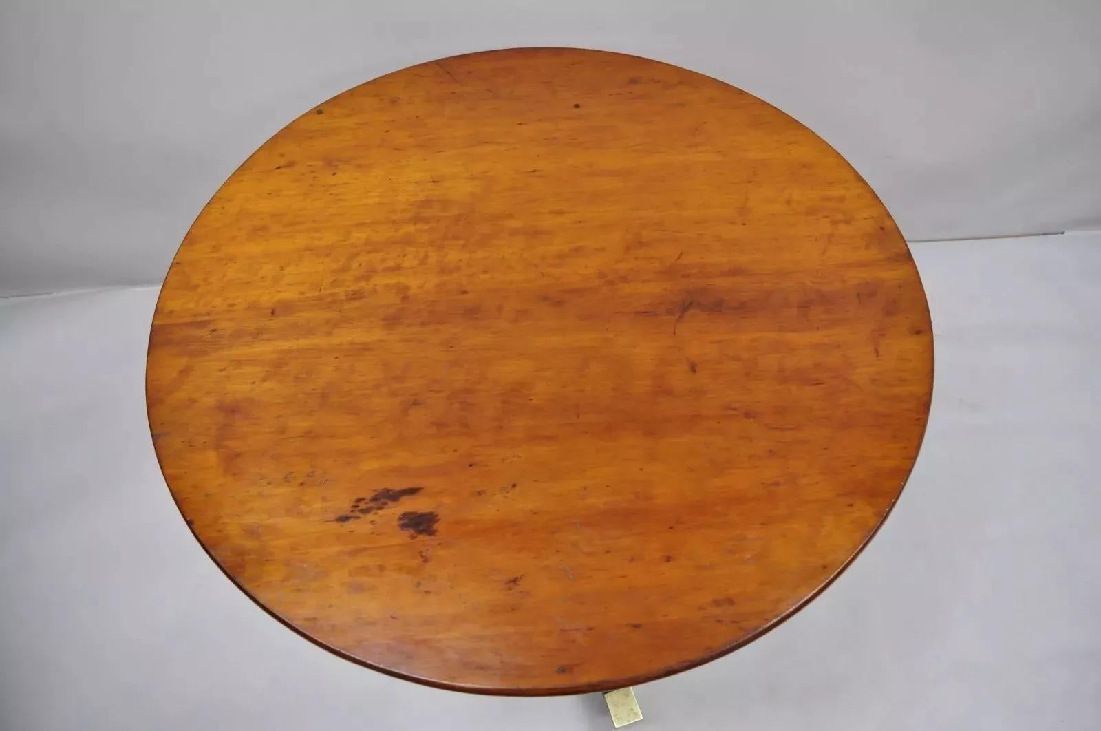 XIXe siècle Table centrale ronde de style Empire français du 19e siècle, en acajou et bronze, avec plateau basculant en vente