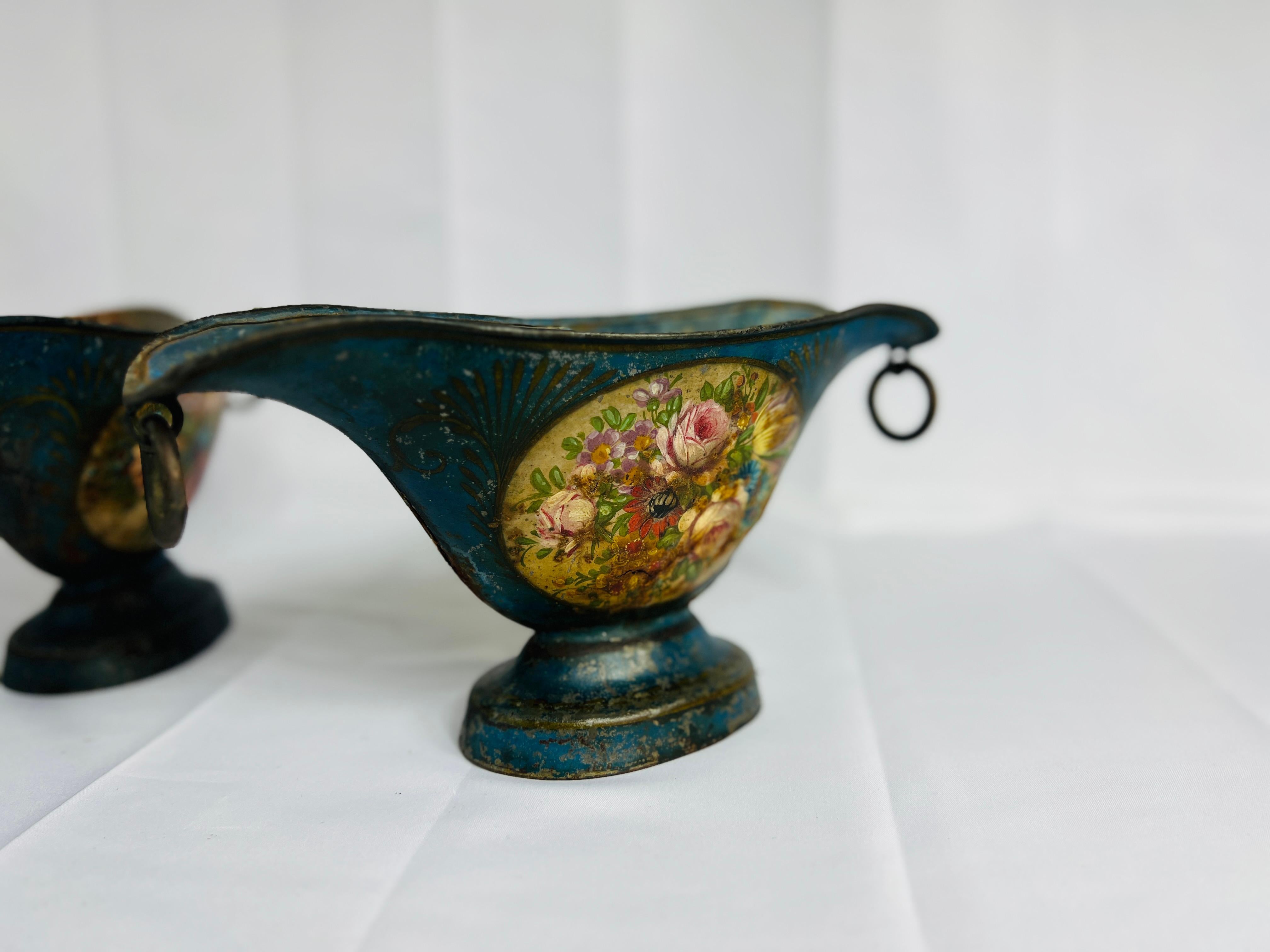 Französische Empire-Blumenkästenurne aus dem 19. Jahrhundert mit Blumenfarbe und Zinnsockel Jardiniere-Blumenkästen im Angebot 1