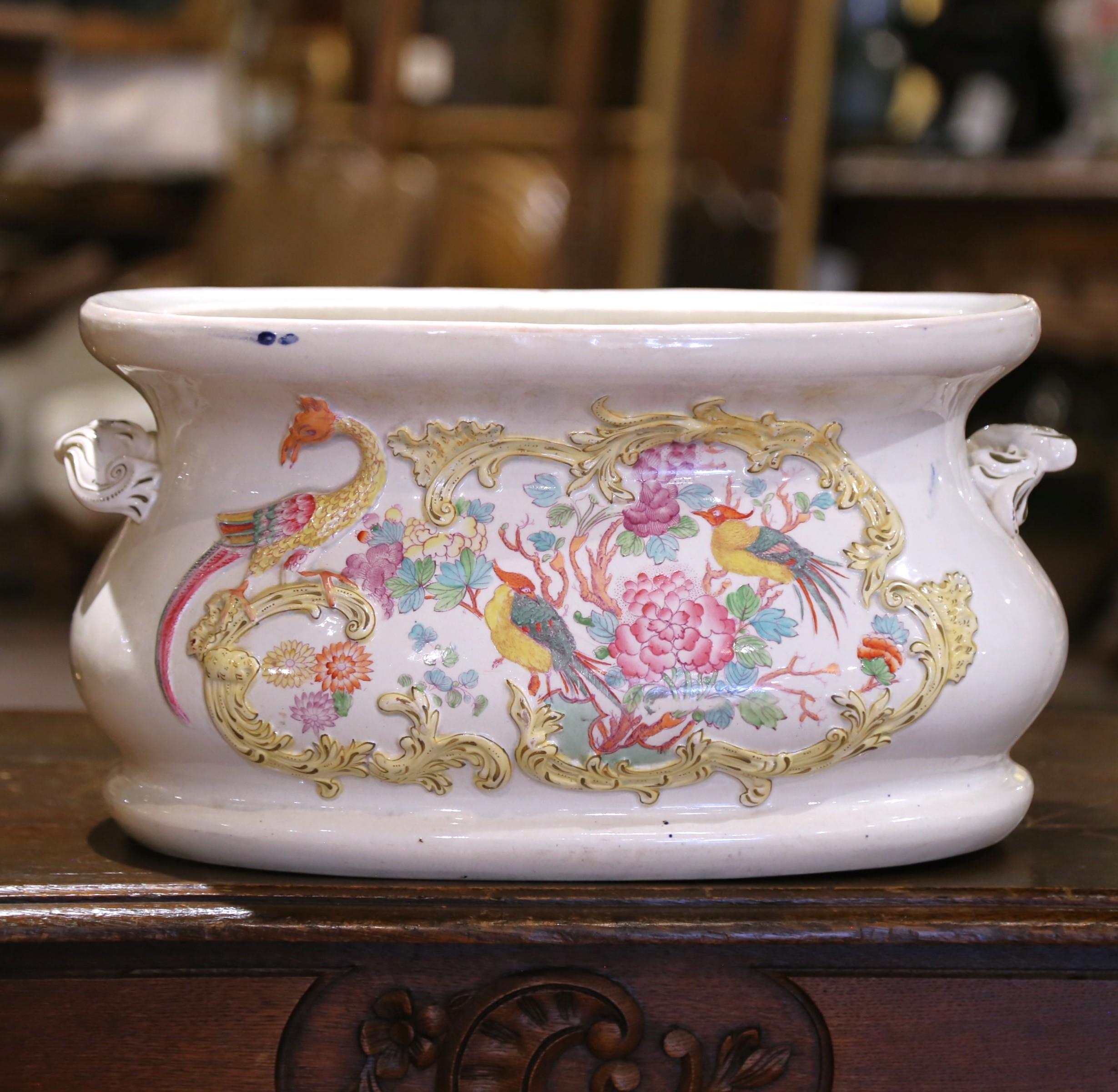 19th C. French Faience Foot Bath with Chinoiserie Birds and Gilt Floral Reliefs In Excellent Condition For Sale In Dallas, TX