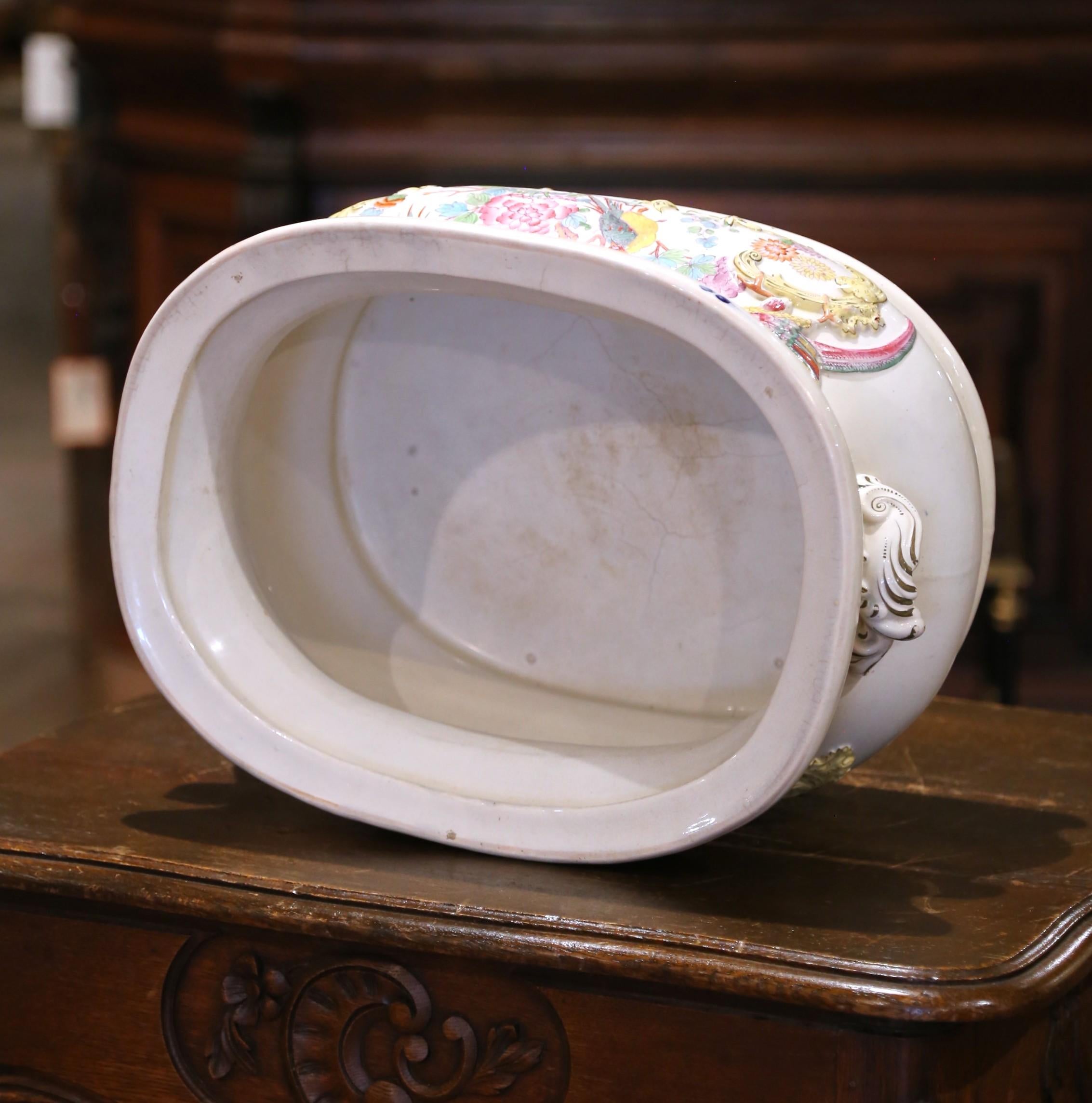19th C. French Faience Foot Bath with Chinoiserie Birds and Gilt Floral Reliefs For Sale 2