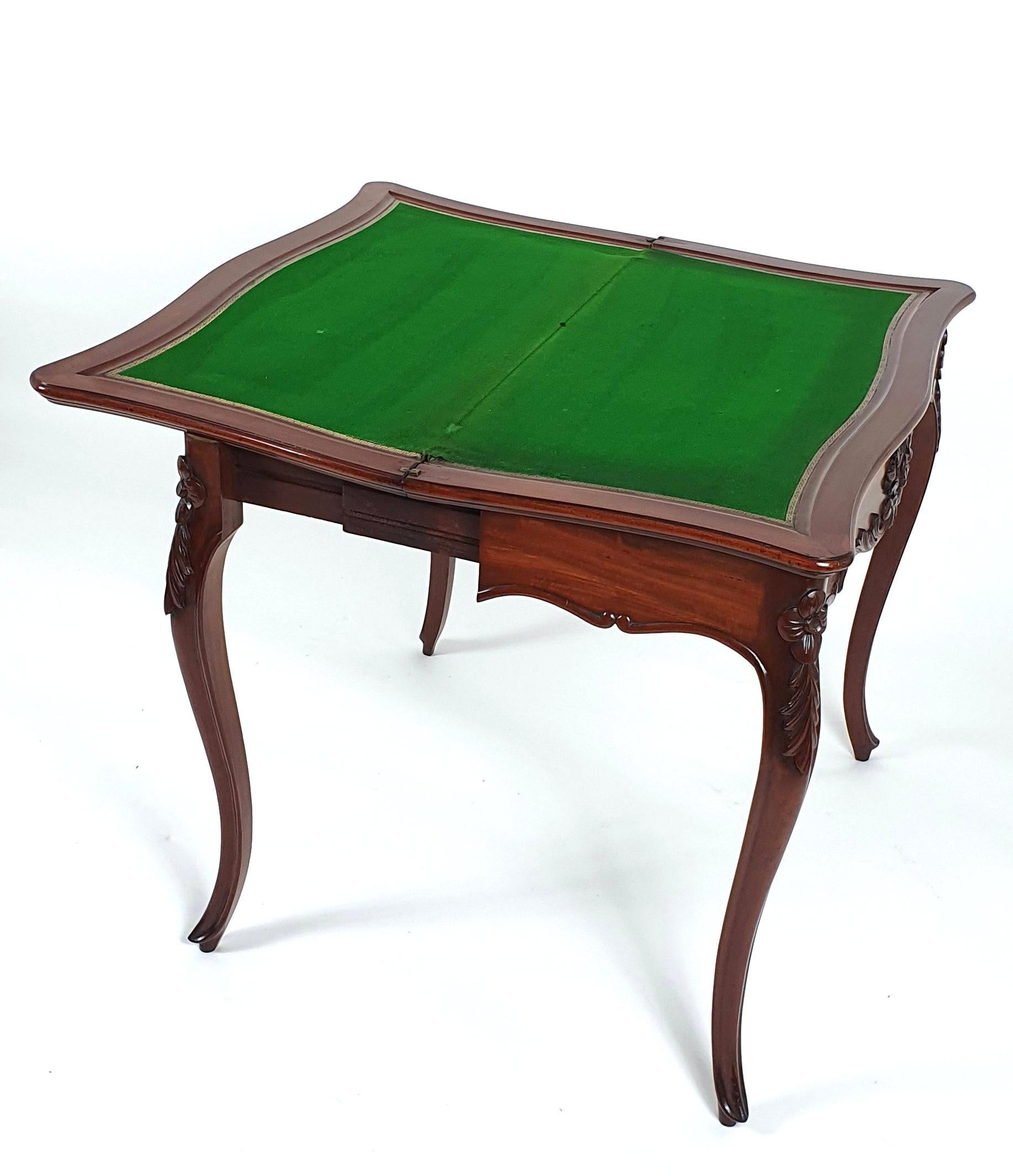 19th Century French Figured Mahogany Fold-Over Card Table For Sale 10