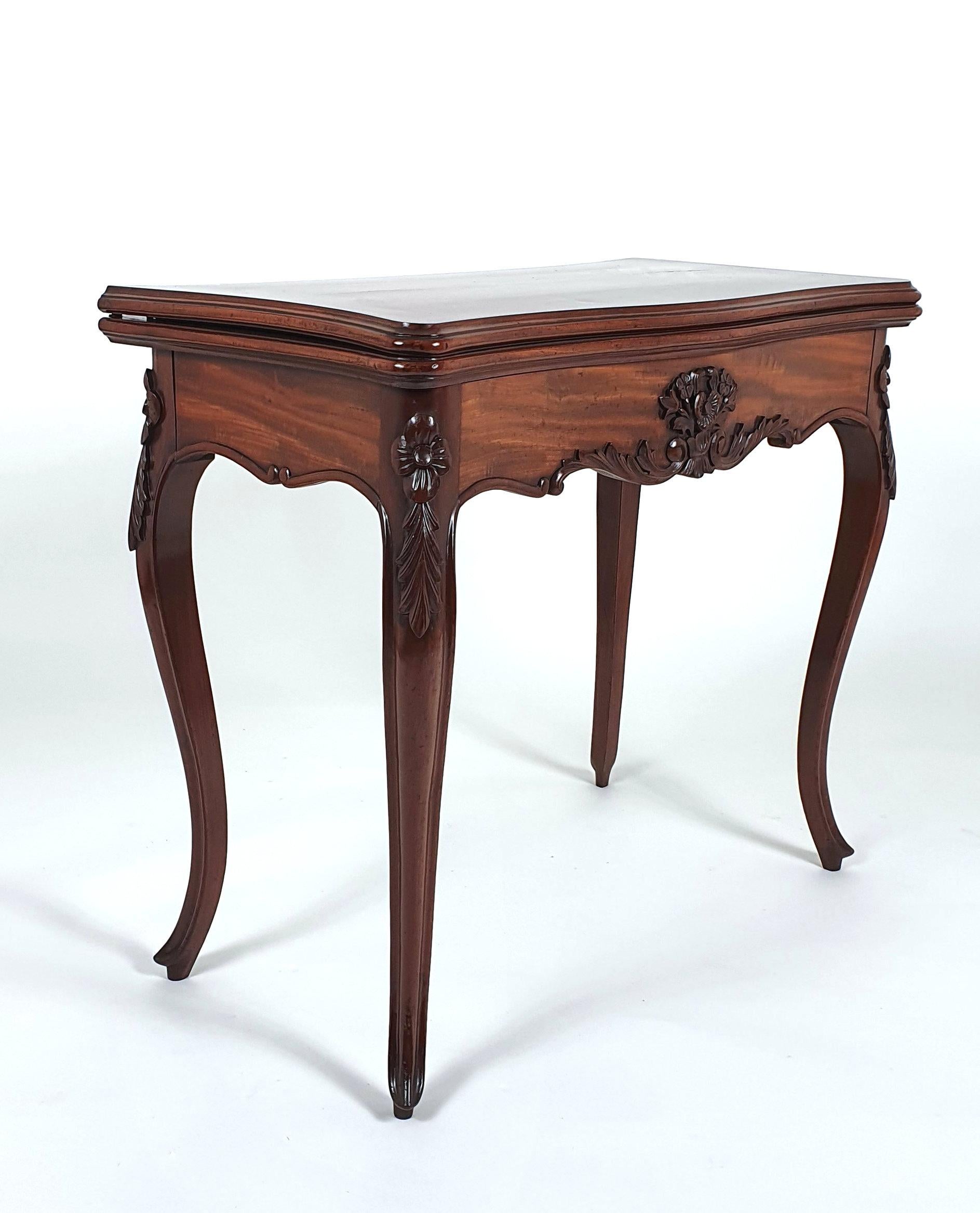 Baize 19th Century French Figured Mahogany Fold-Over Card Table For Sale