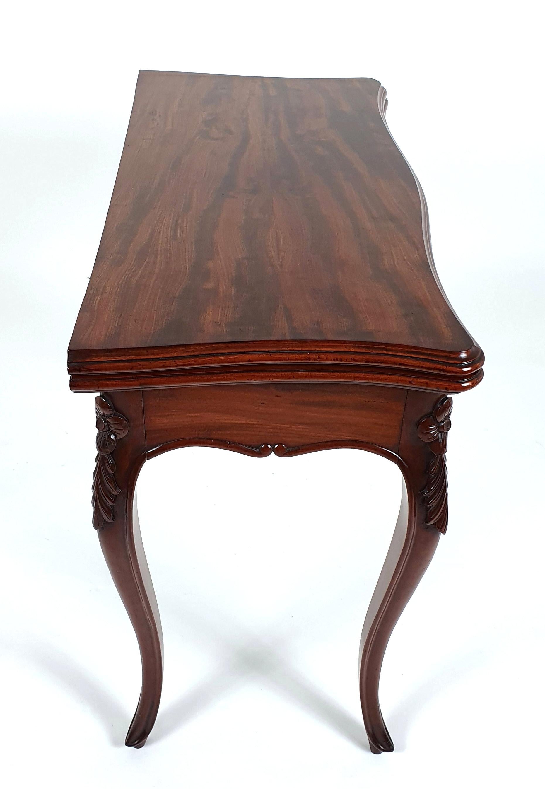 19th Century French Figured Mahogany Fold-Over Card Table For Sale 5