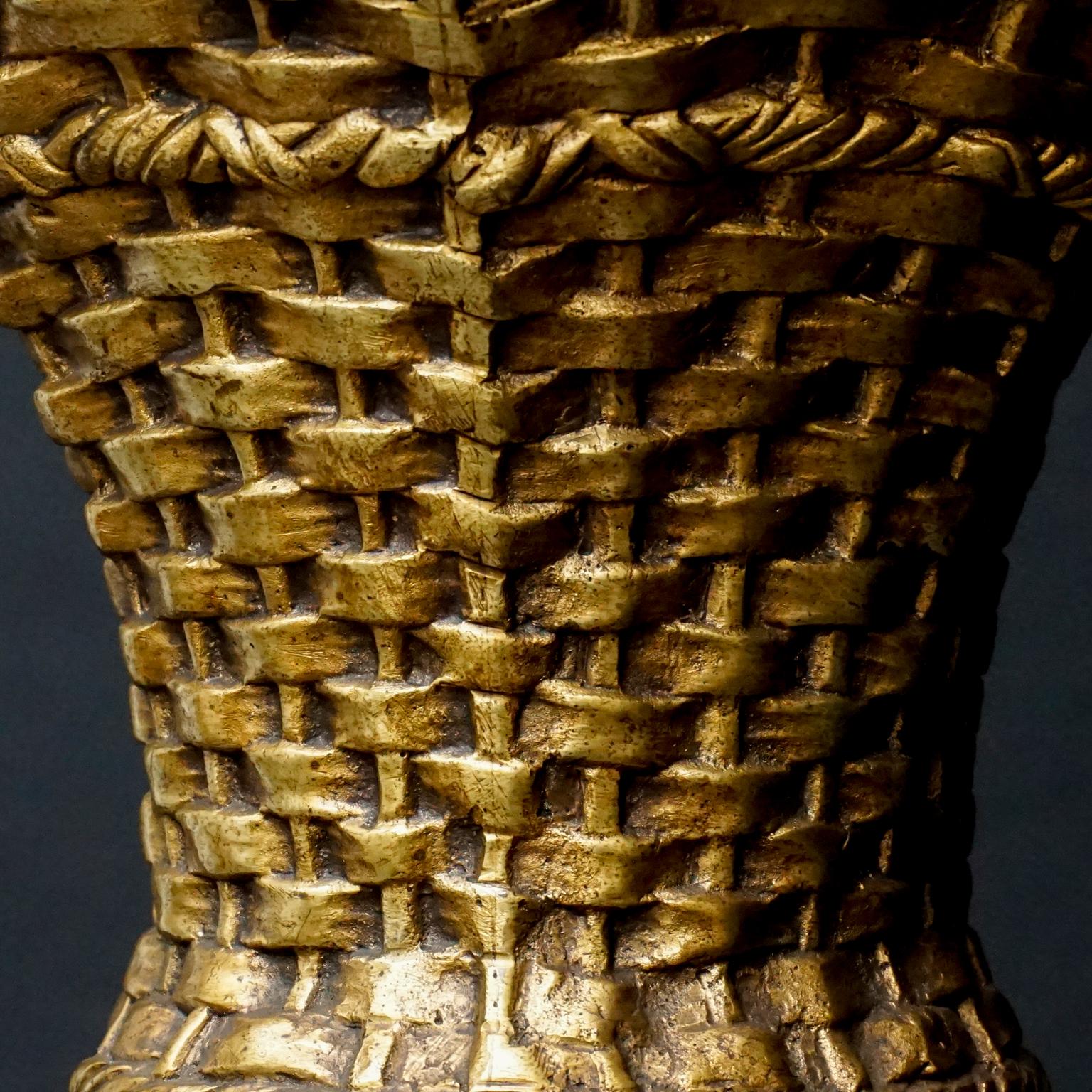 Cesto in bronzo dorato francese del XIX secolo con rose in vetro, lampadario Marie Antoinette in vendita 10