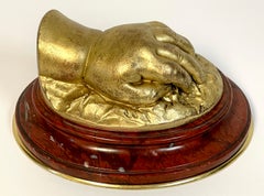 Modelo francés del siglo XIX de bronce dorado de una mano en reposo, atribuido a Barbedienne