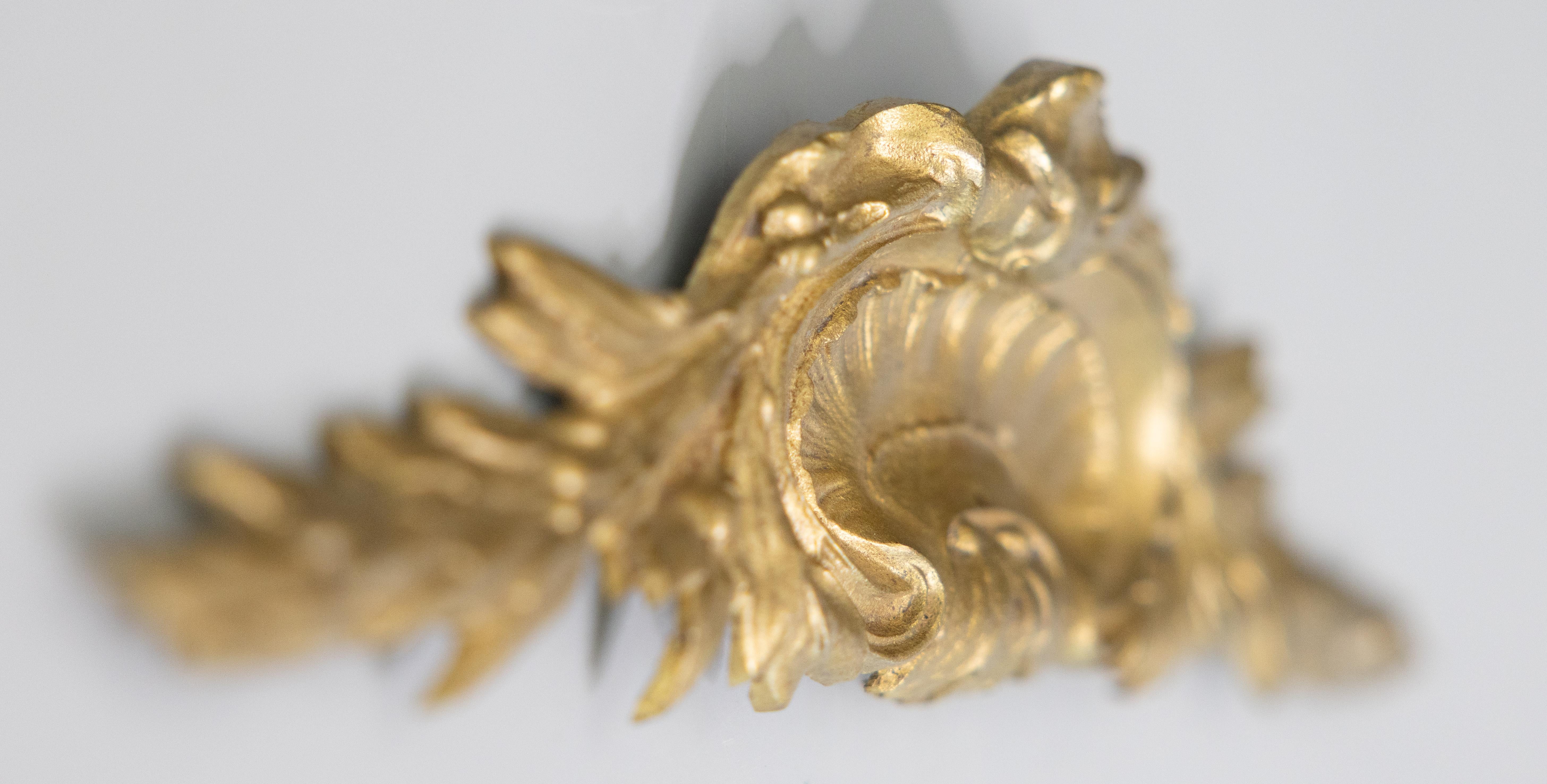 A gorgeous antique 19th-Century French Louis XVI style gilded cornice / applique /wall swag / ornament / hanging decor. This beautiful wall swag has a central shell surrounded by leaf garland in a lovely gilt patina and is the perfect accent piece