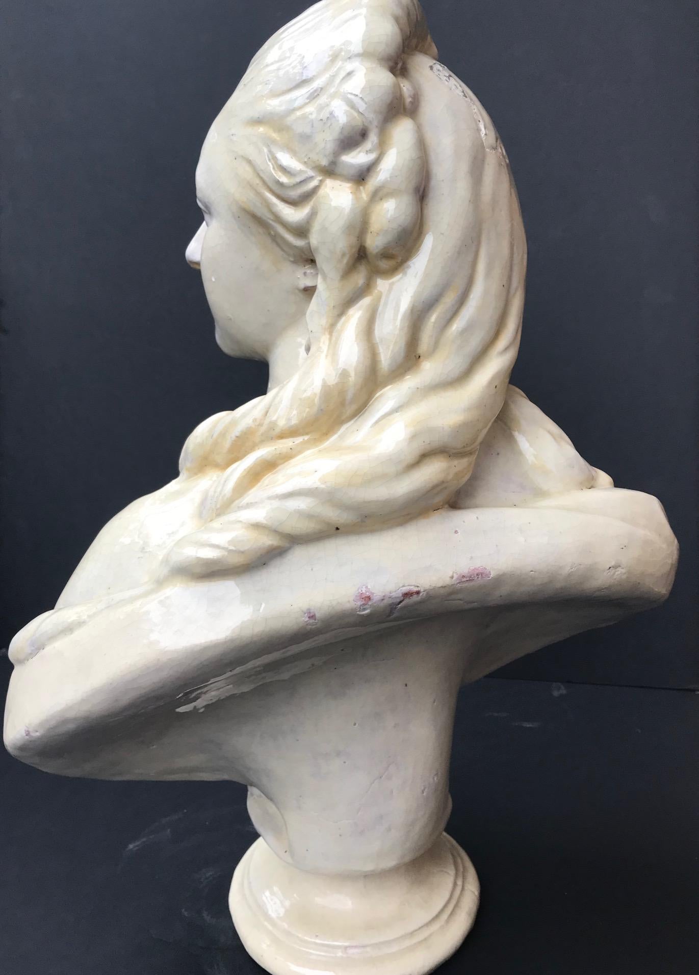 Vernissé Buste de la comtesse du Barry en terre cuite émaillée du 19ème siècle d'après Augustin Pajou en vente