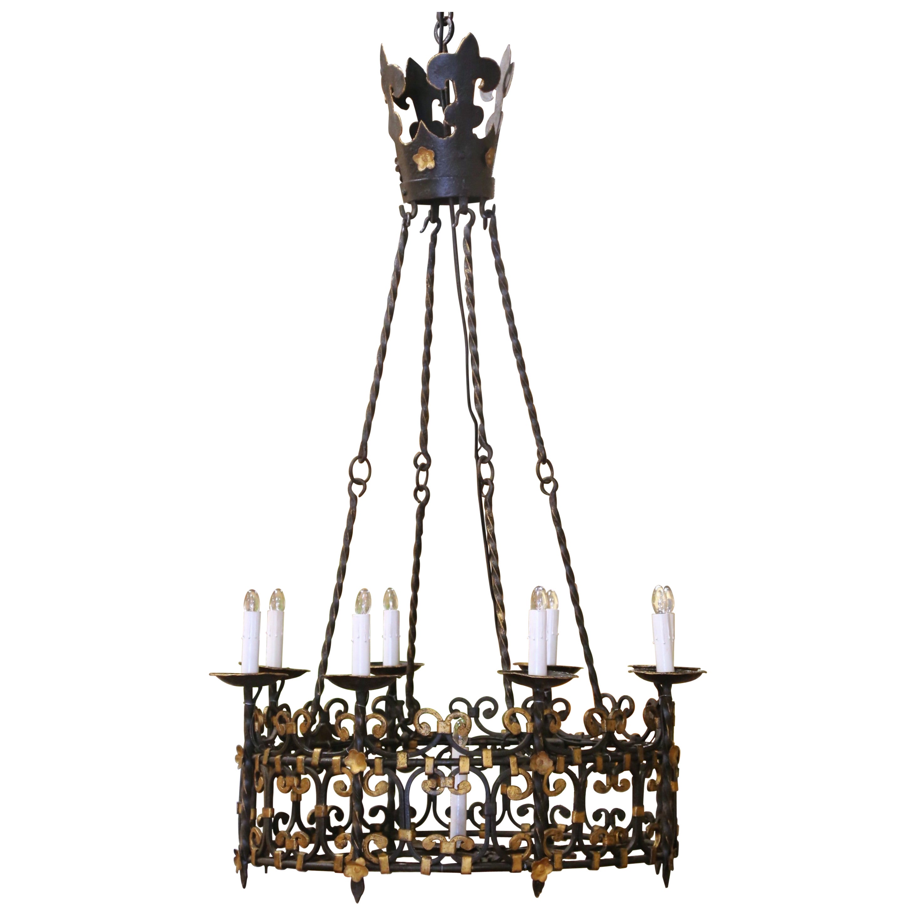 19th C. French Gothic Wrought Iron Chandelier with Crown Top and Gilt Accents en venta