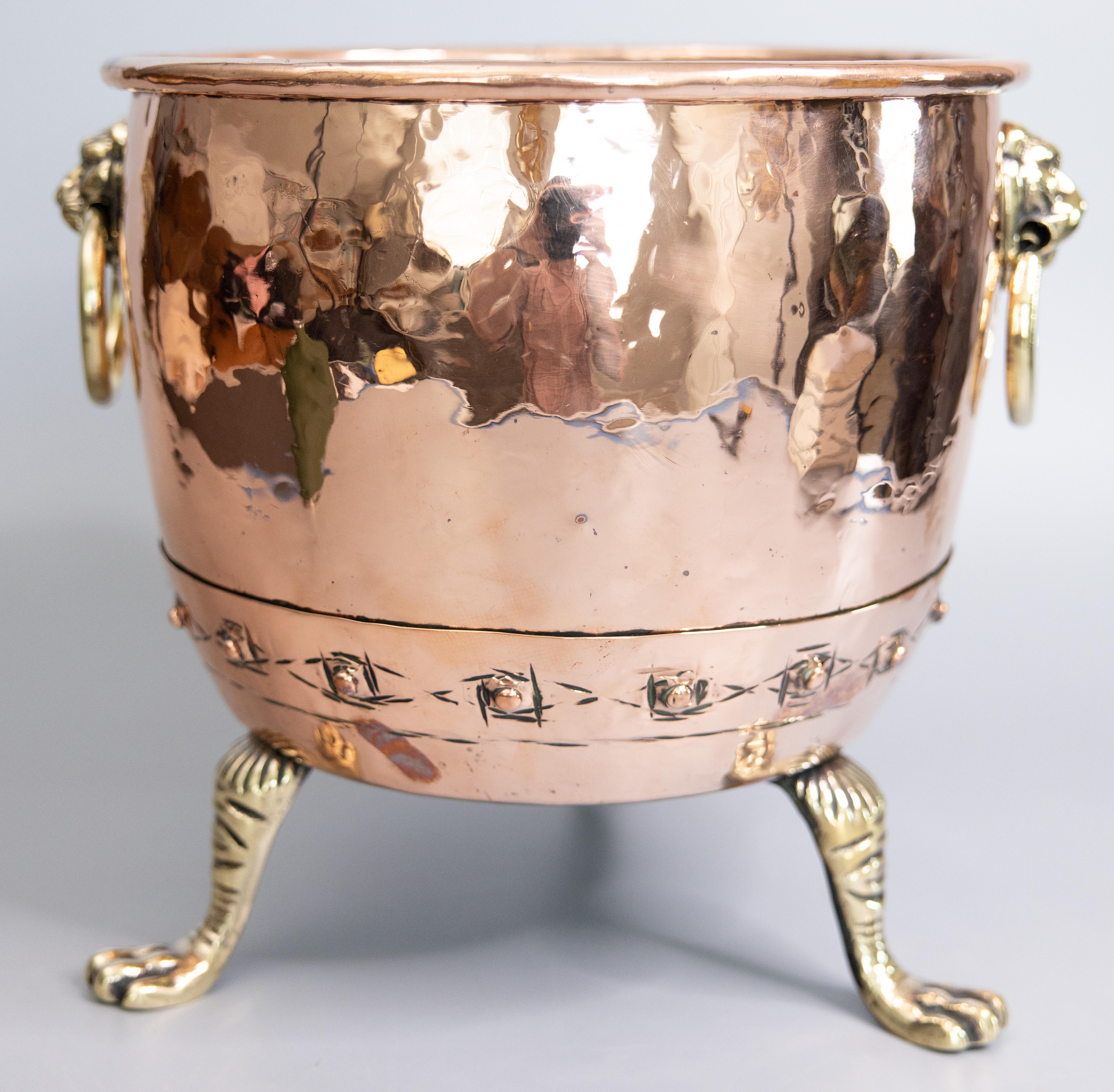 19th C. French Hammered Copper & Brass Lion Head Log Bin Jardiniere Wine Cooler In Good Condition For Sale In Pearland, TX