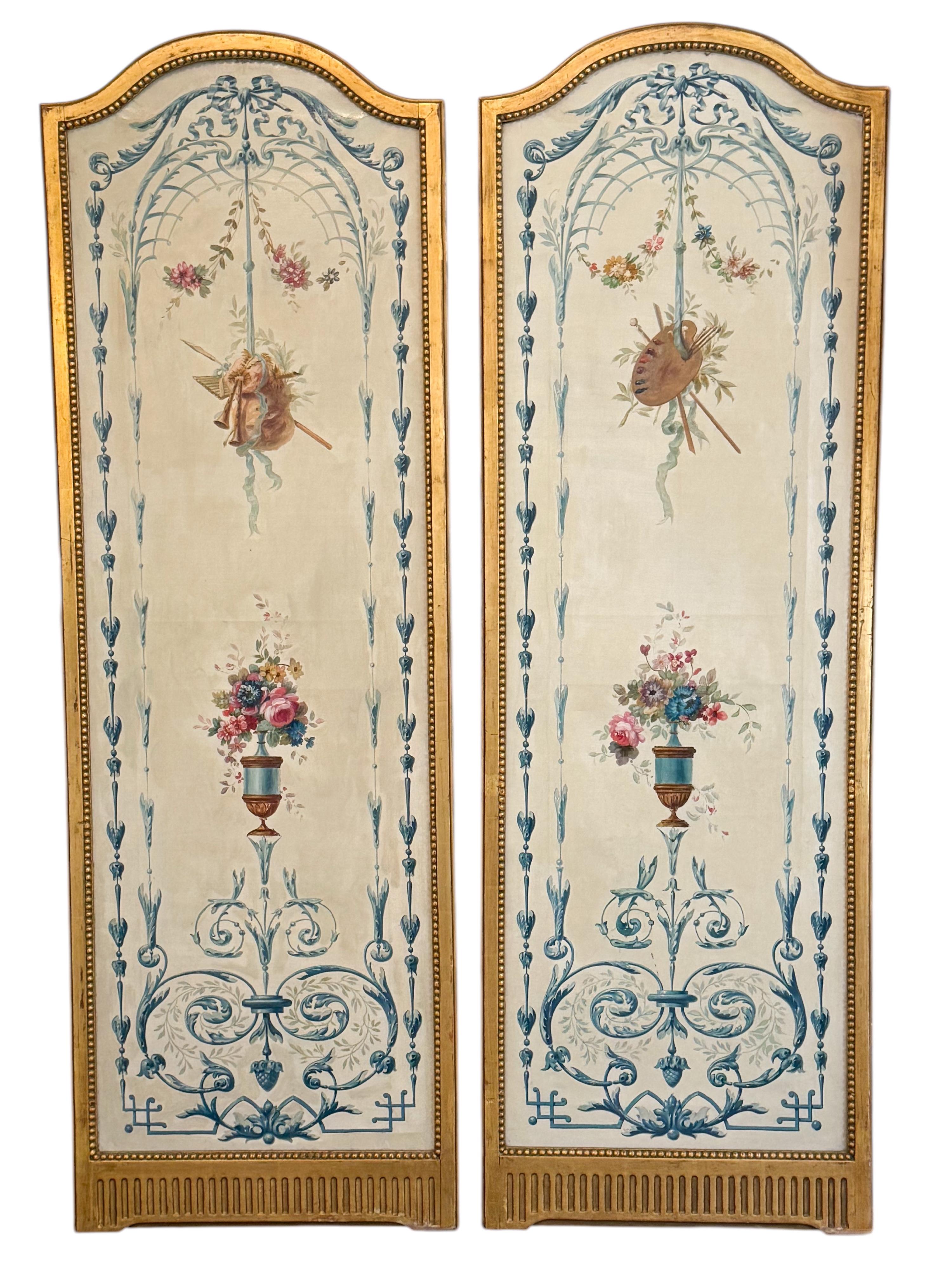 19. Jahrhundert. Französisches handbemaltes Ölgemälde auf Leinwand Floral / Urnentafeln in vergoldetem Holzrahmen (Empire) im Angebot