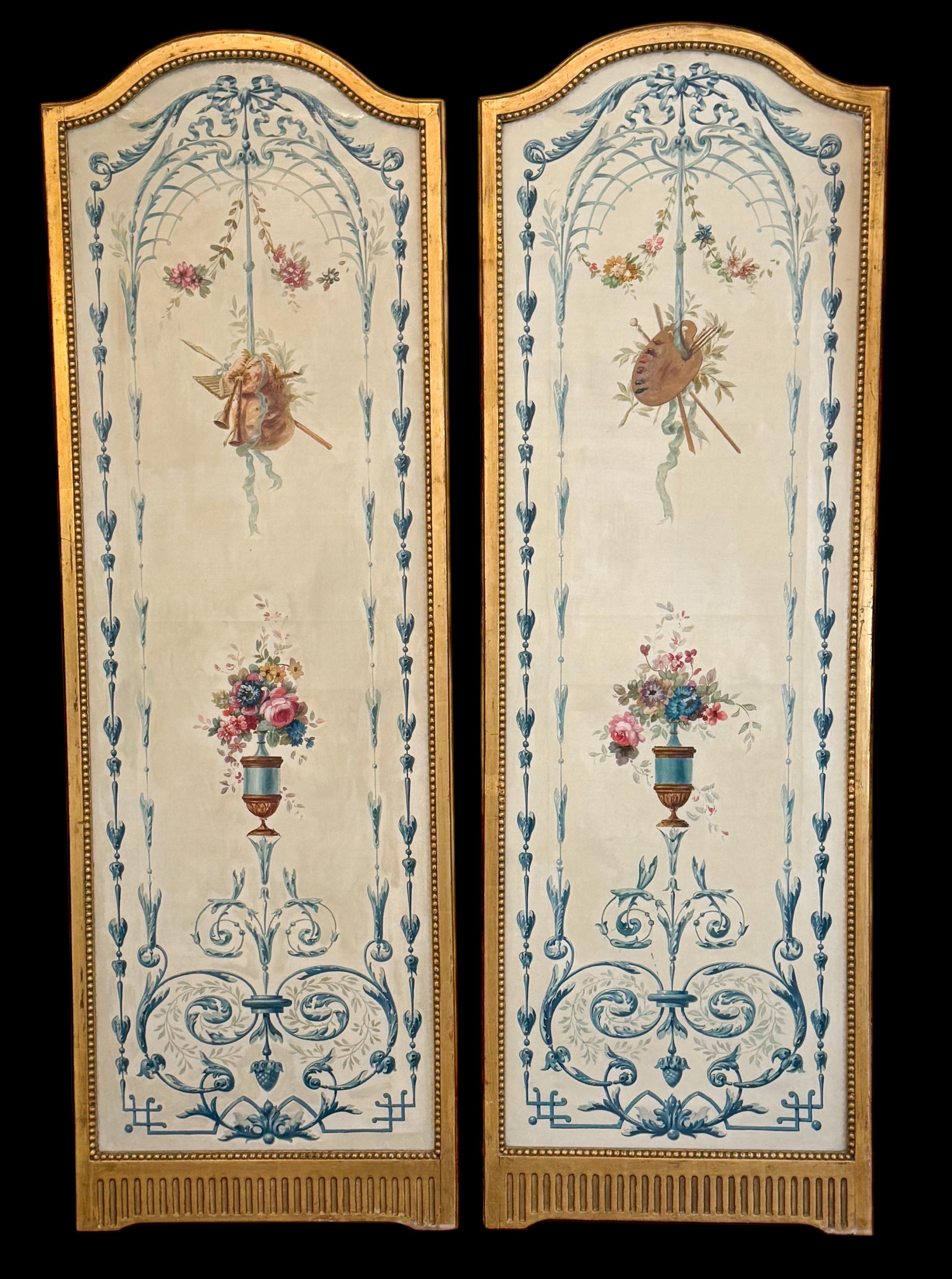 19. Jahrhundert. Französisches handbemaltes Ölgemälde auf Leinwand Floral / Urnentafeln in vergoldetem Holzrahmen (20. Jahrhundert) im Angebot