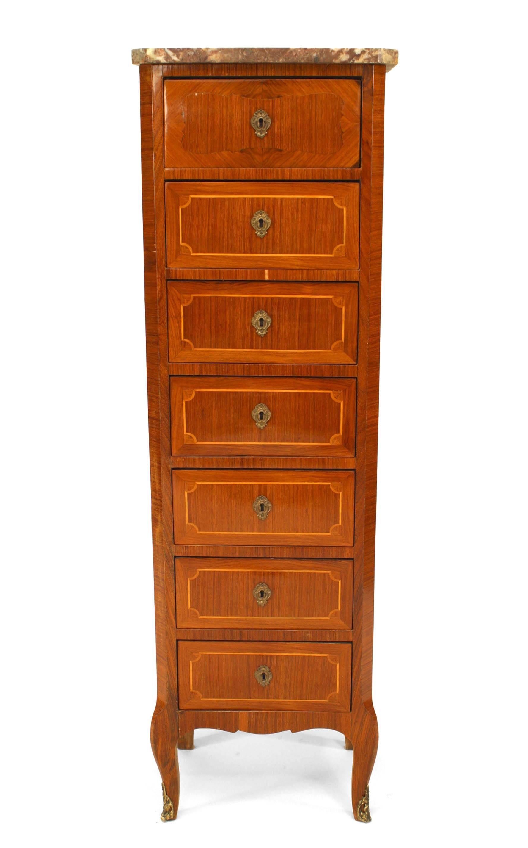 French Victorian Walnut Semanier Chest with Marble Top In Good Condition For Sale In New York, NY