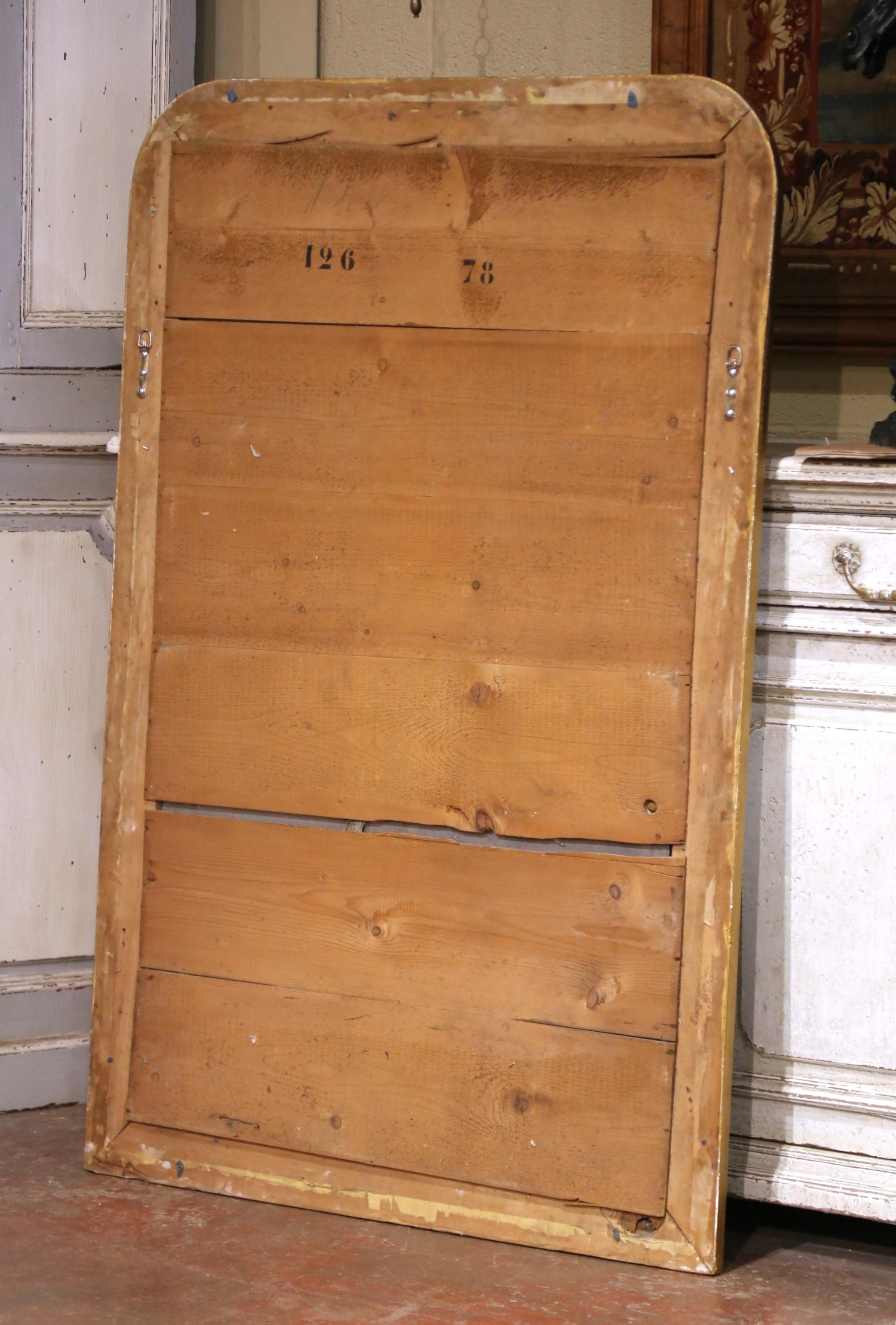XIXe siècle A.I.C. Louis Philippe, miroir en bois doré sculpté avec motifs floraux gravés, 19e C. en vente