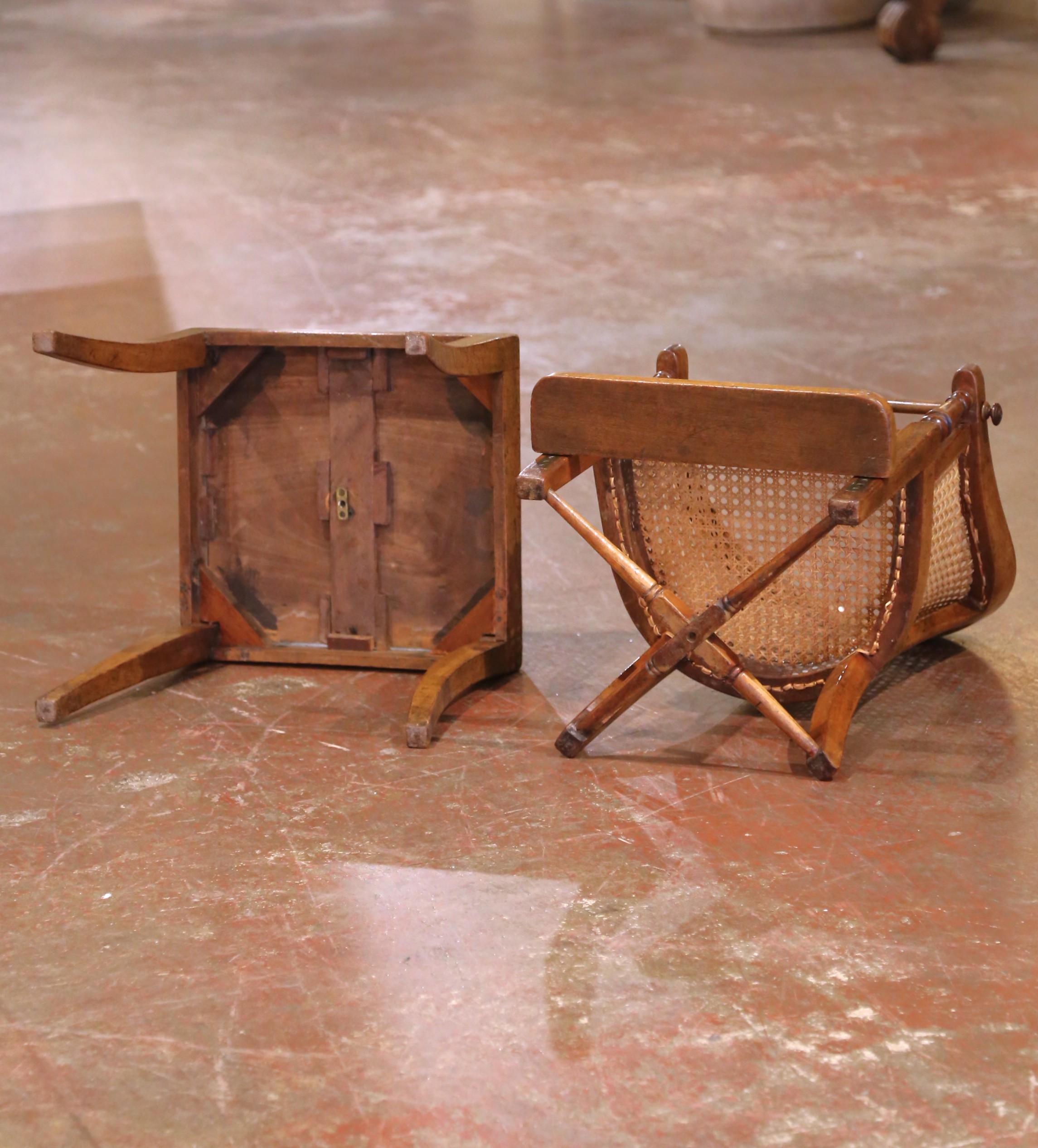 Silla alta Louis Philippe francesa del s. XIX de nogal tallado y caña con reposapiés en venta 3